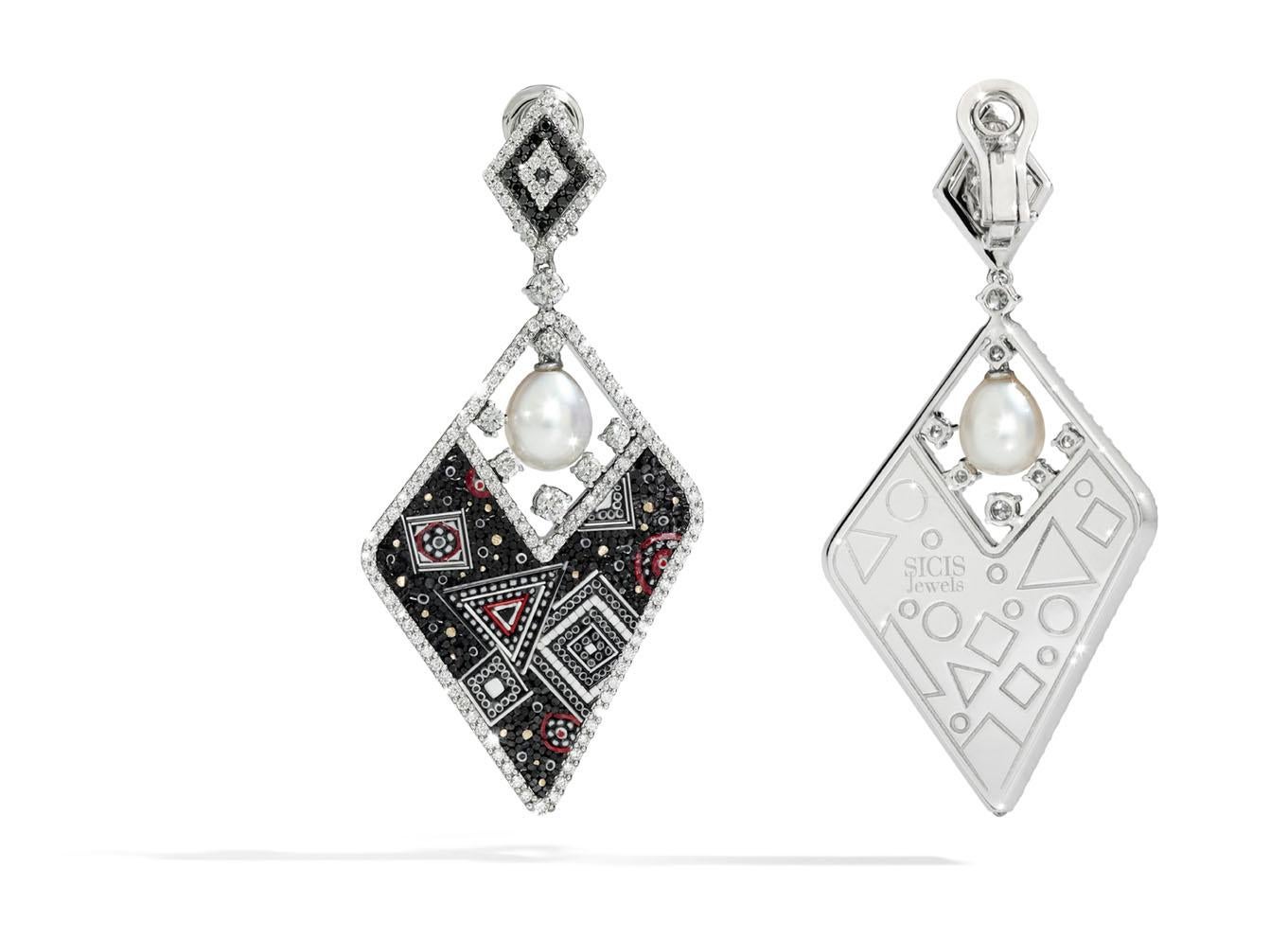 Weiße und schwarze Ohrringe mit weißen und schwarzen Diamanten, Weißgold, Perlen und Mikromosaik verziert (Moderne) im Angebot