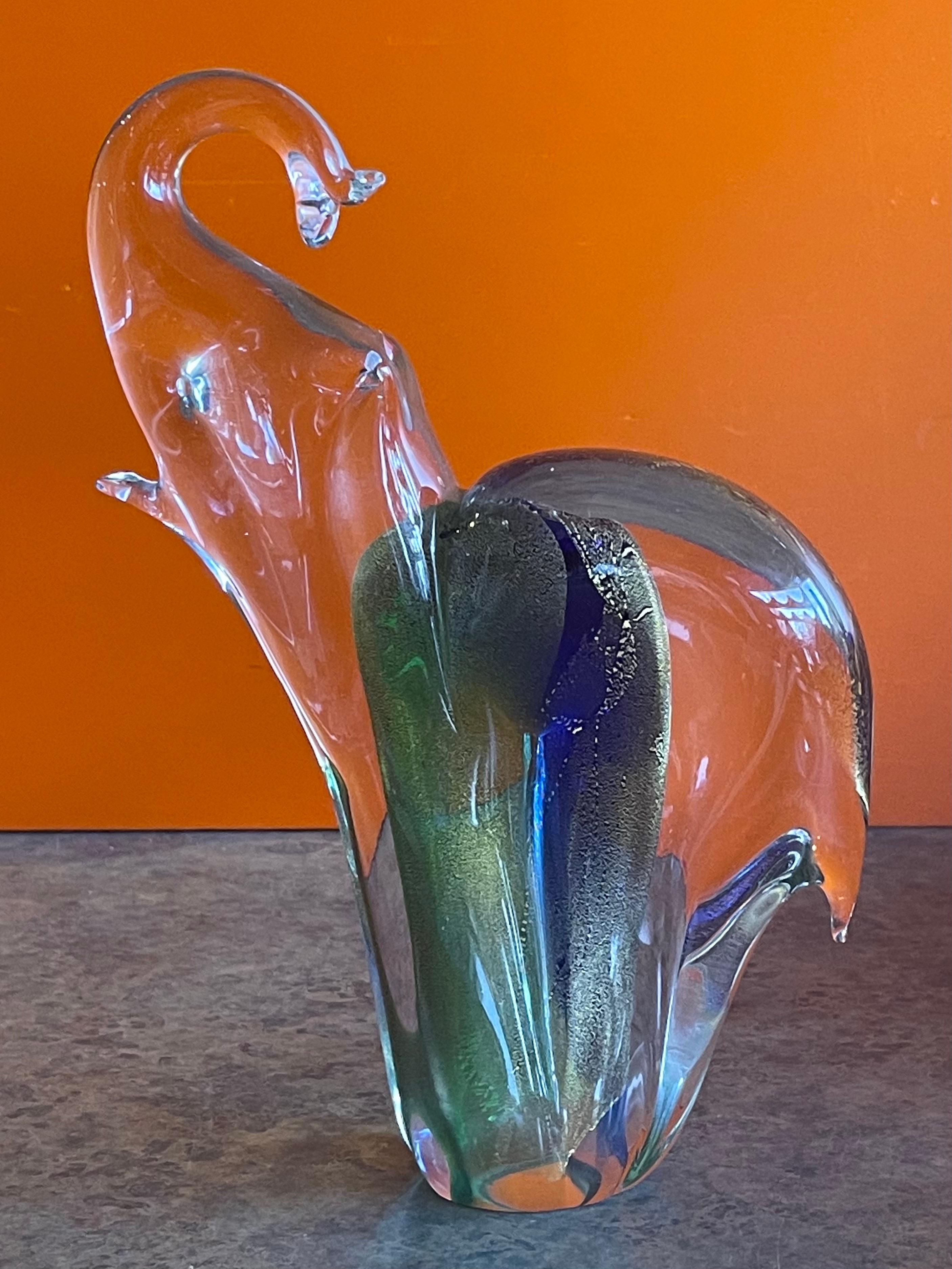 20ième siècle Sculpture élégante d'éléphant en verre d'art Sommerso en verre de Murano en vente