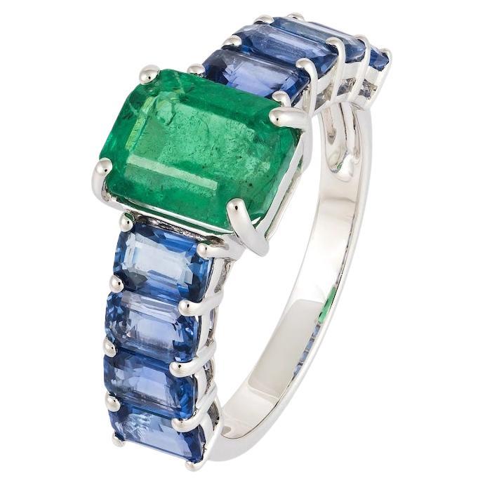 Stylish Emerald Blue Sapphire White 18K Gold Band Ring for Her For Sale
