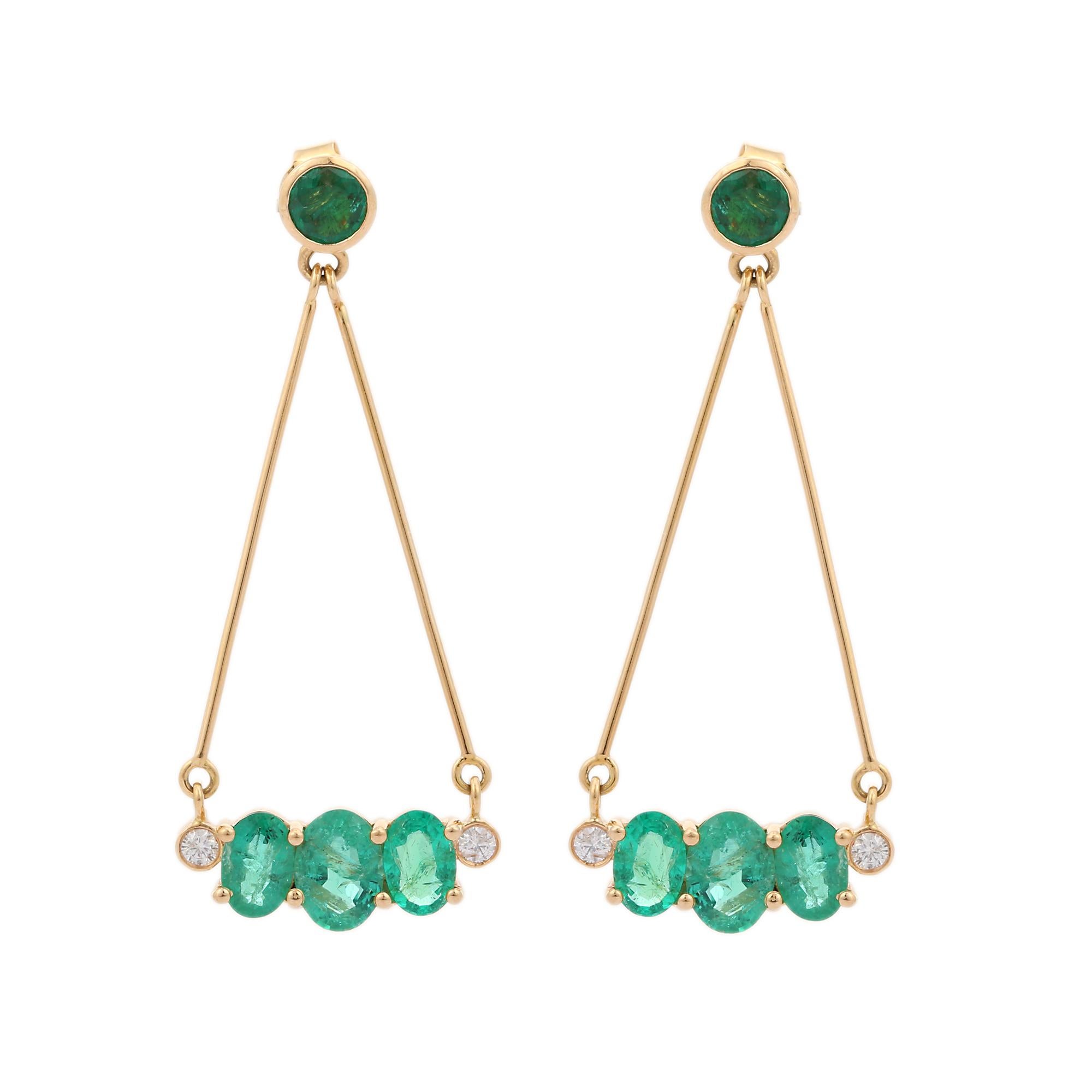 Stylish emerald Chain Dangle Earrings with Diamond in 18k Solid Yellow Gold In New Condition For Sale In Houston, TX