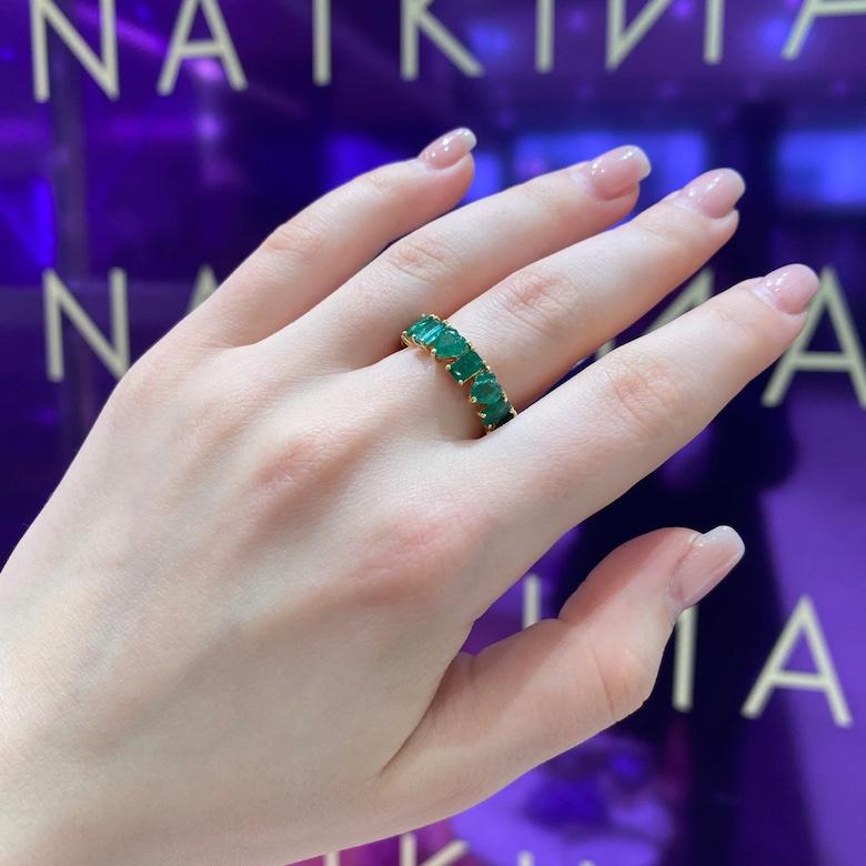 Ring Yellow Gold 18K  
Emerald 5.04 Cts/16 Pcs
Size 54

With a heritage of ancient fine Swiss jewelry traditions, NATKINA is a Geneva-based jewelry brand that creates modern jewelry masterpieces suitable for everyday life.
It is our honor to create