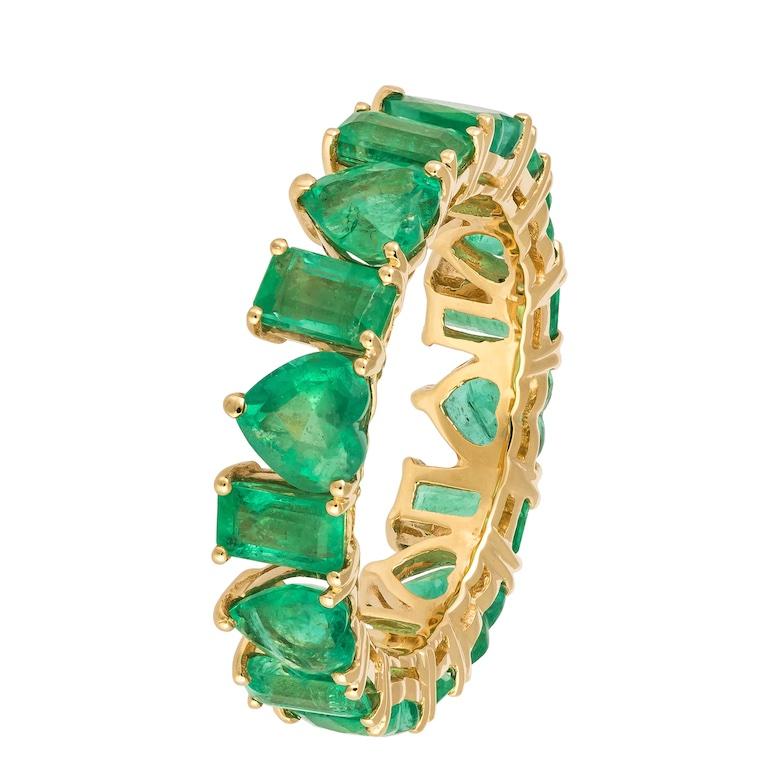Modern Stylish Emerald White 18K Yellow Band Ring for Her For Sale