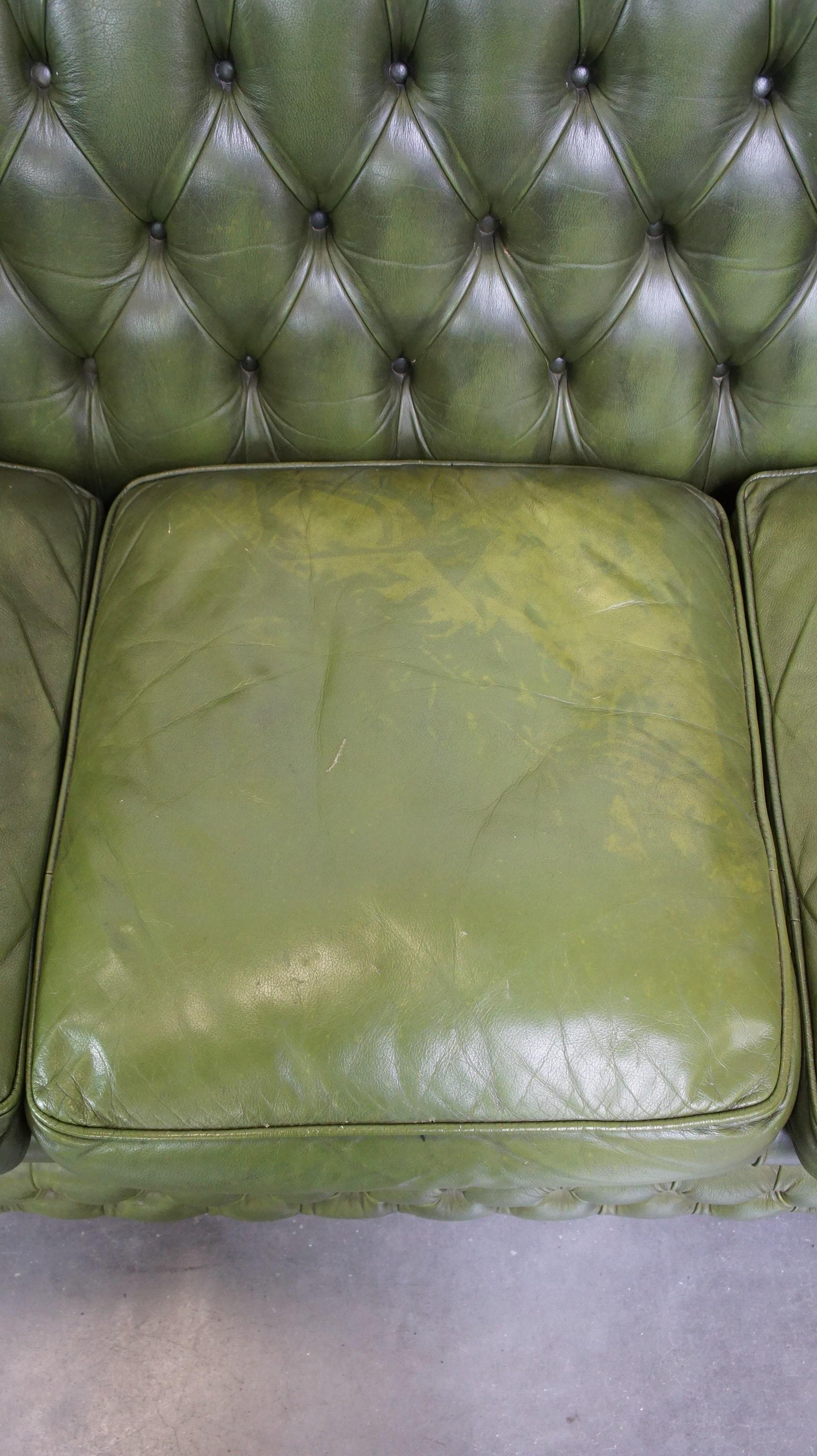 Stylish, English green cow leather spacious 2.5 seater chesterfield sofa For Sale 1