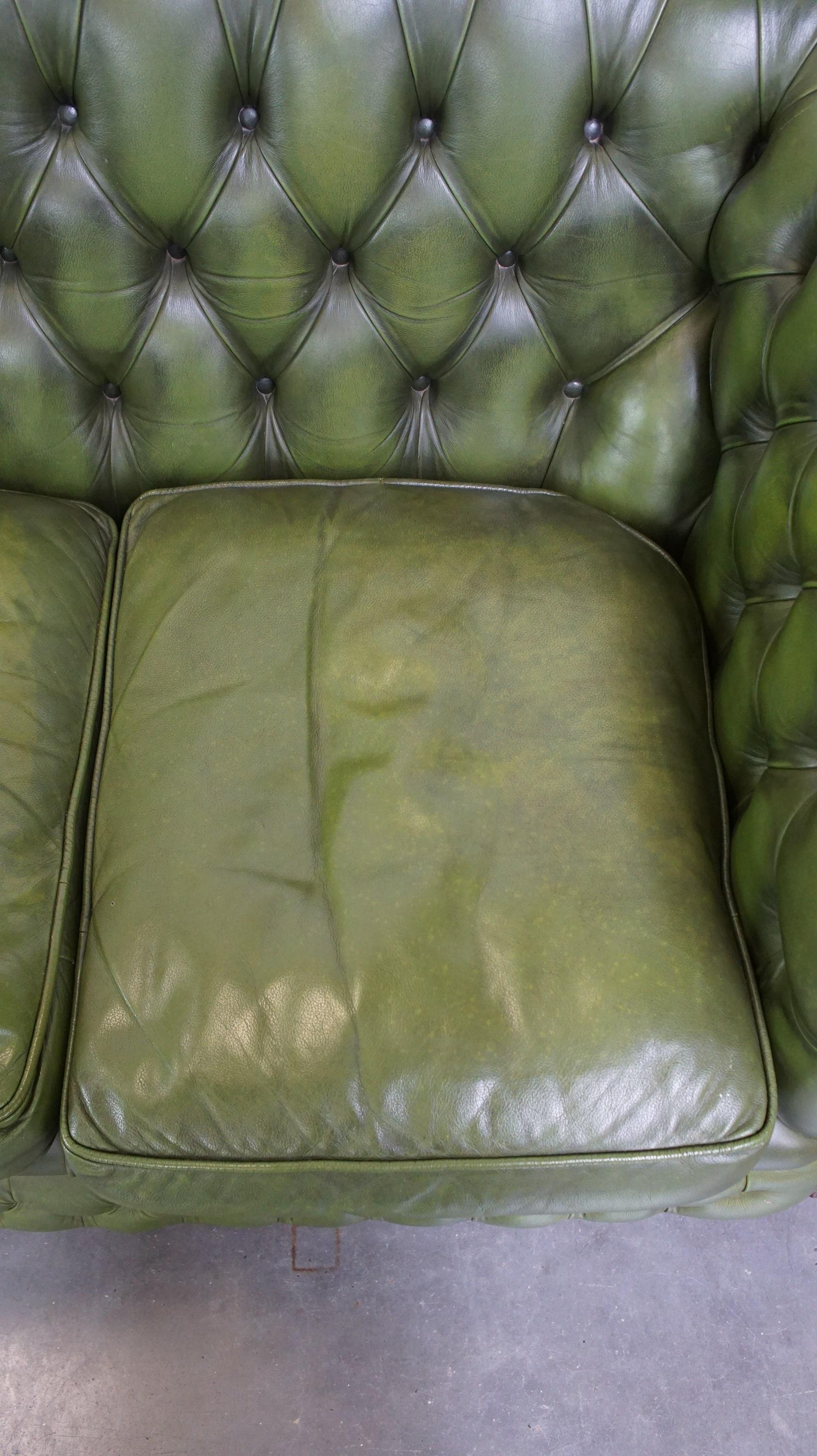 Stylish, English green cow leather spacious 2.5 seater chesterfield sofa For Sale 2