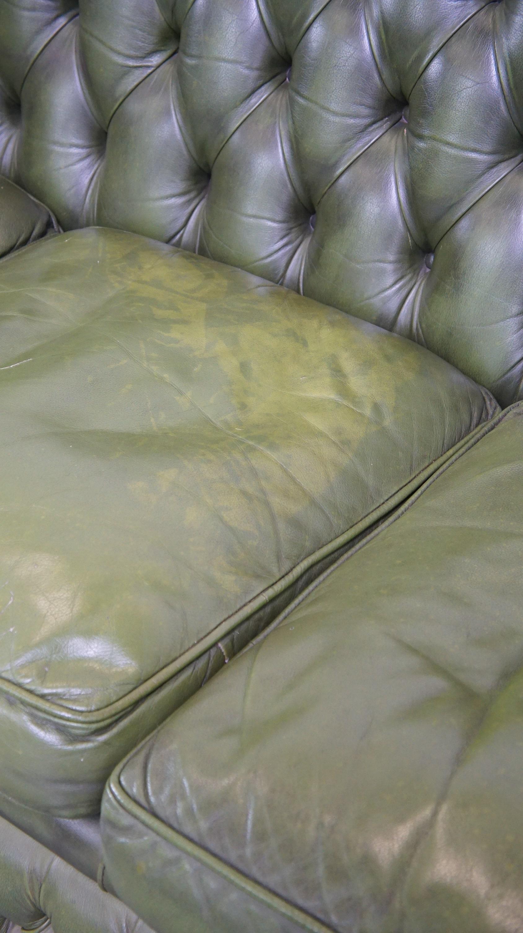 Stylish, English green cow leather spacious 2.5 seater chesterfield sofa For Sale 6