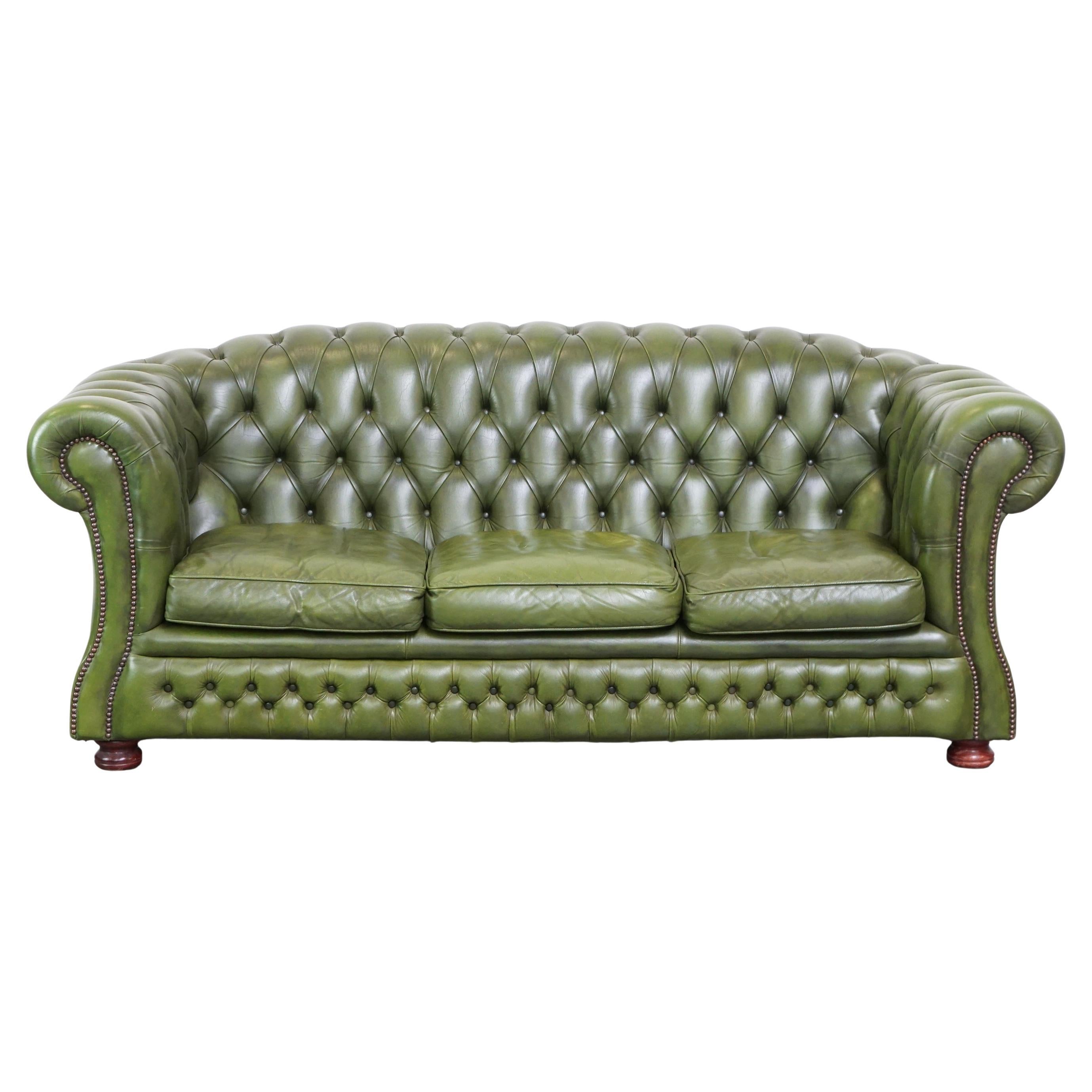 Stylish, English green cow leather spacious 2.5 seater chesterfield sofa For Sale