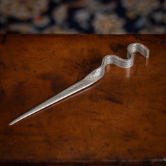 Elegante abrecartas inglés de plata maciza, c.1973