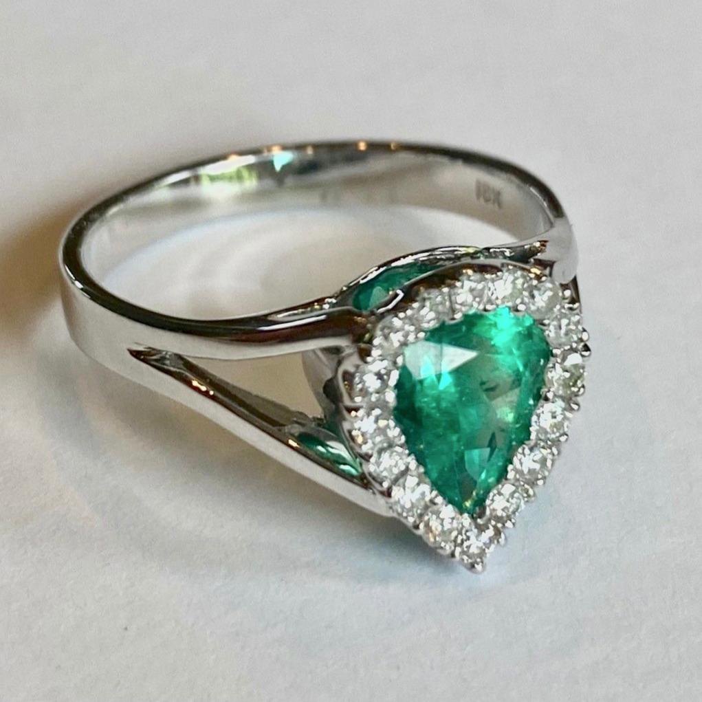 lana del rey emerald ring