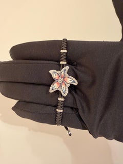 Elegante bracciale a fiori in oro bianco con diamanti decorati a mano a micromosaico