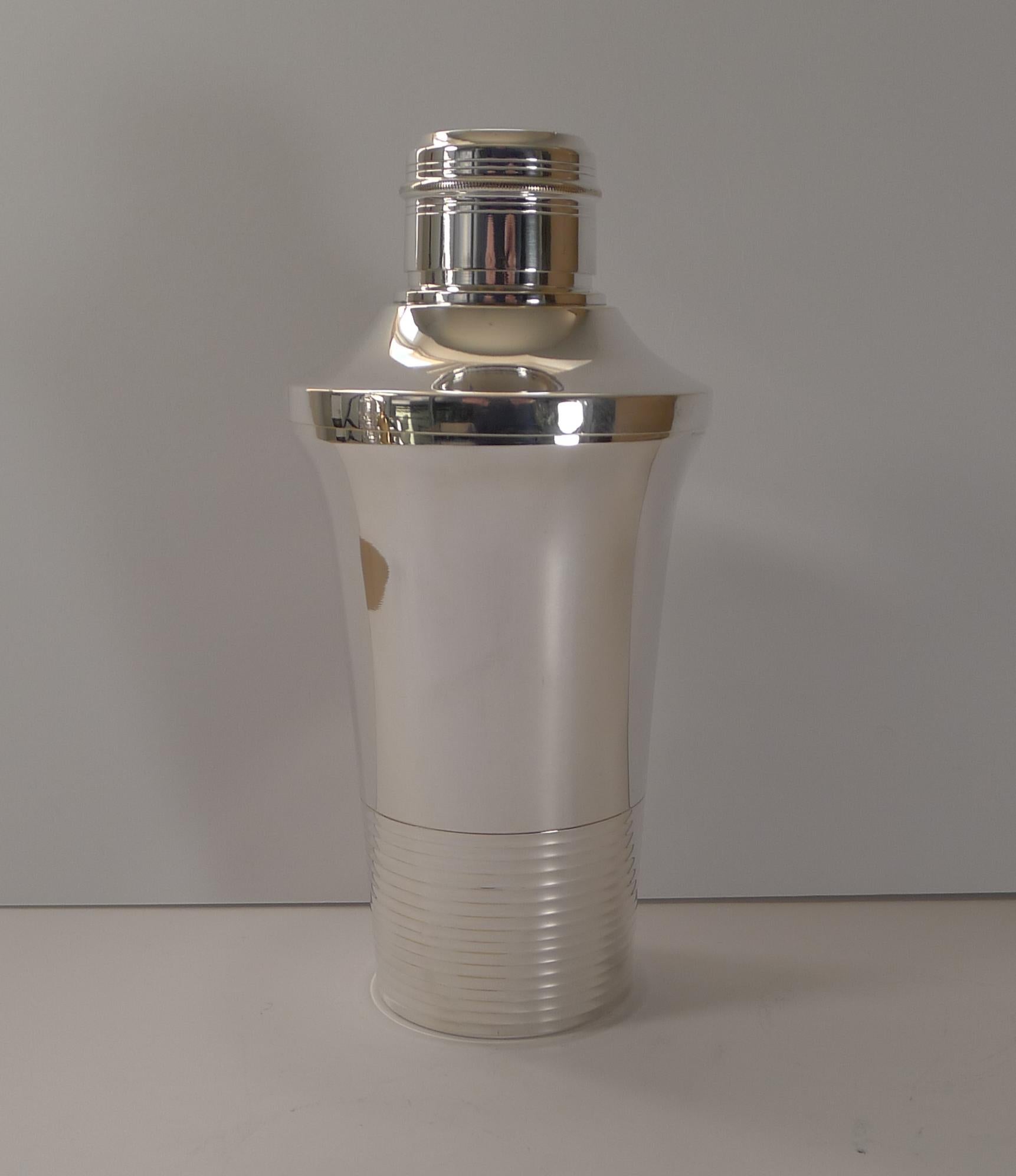Stylish French Art Deco Silver Plated Cocktail Shaker, c.1930 In Good Condition In Bath, GB