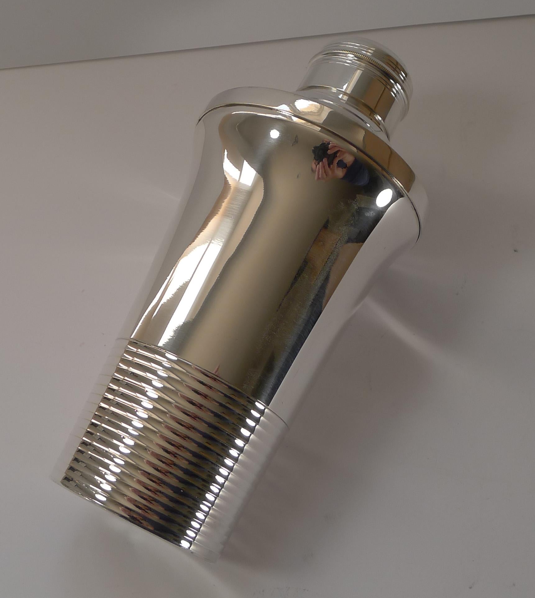 Mid-20th Century Stylish French Art Deco Silver Plated Cocktail Shaker, c.1930