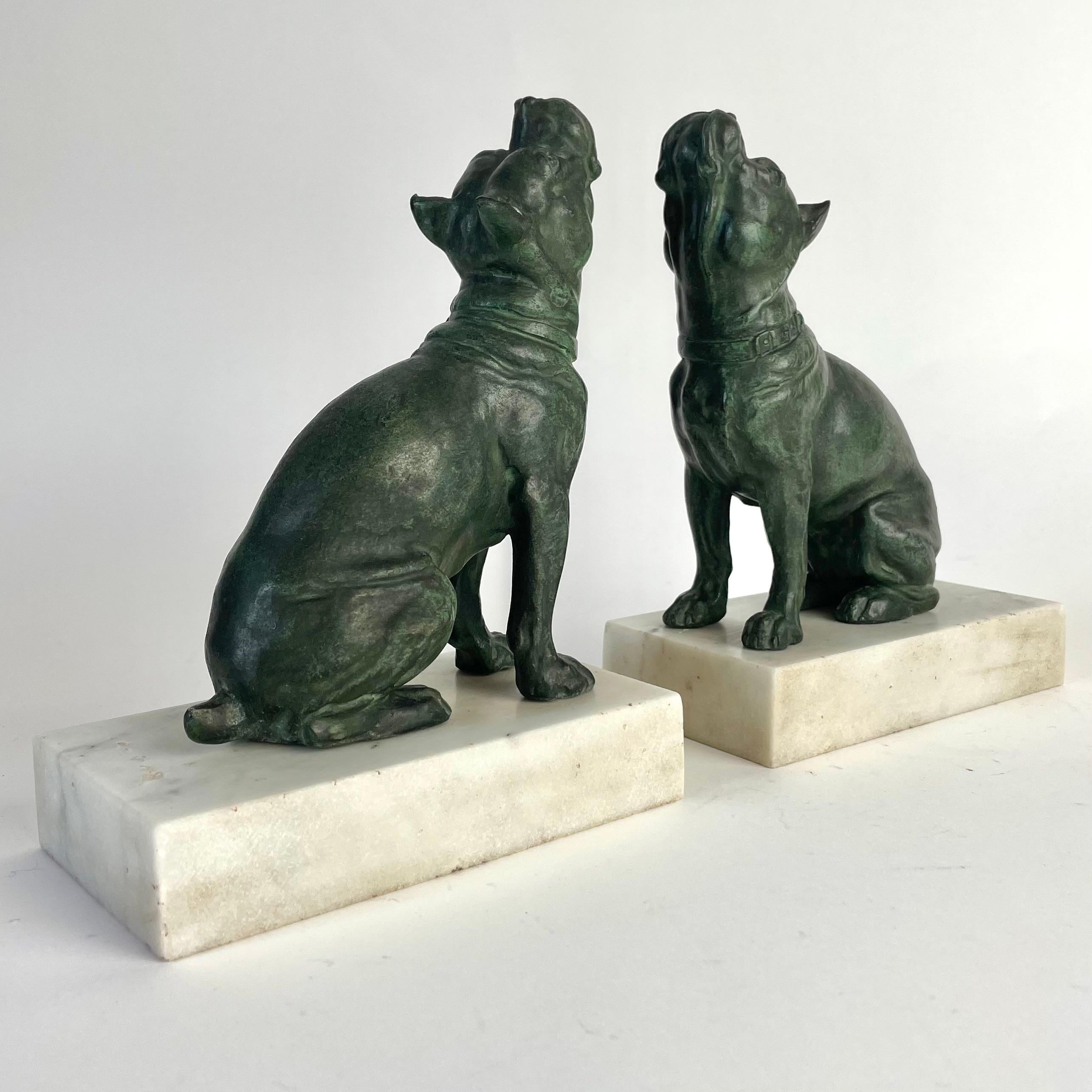 Inizio XX secolo Elegante fermalibri francese con mastini - Art Deco, anni '20-'30 in vendita