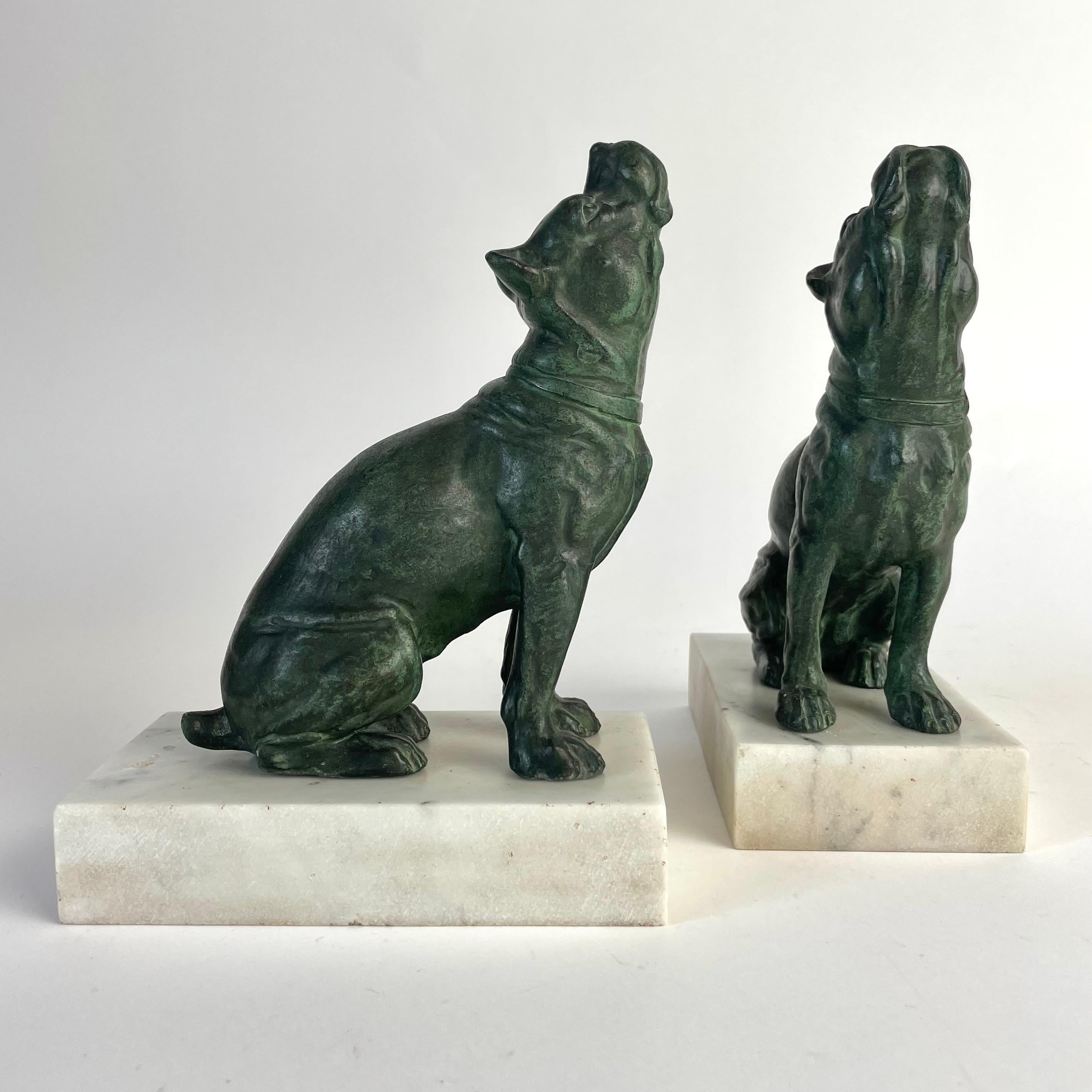 Zinco commerciale Elegante fermalibri francese con mastini - Art Deco, anni '20-'30 in vendita