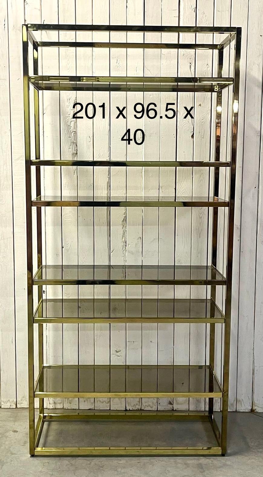Stylish French Mid-Century Hollywood Regency Brass Etagere In Good Condition For Sale In Seaford, GB