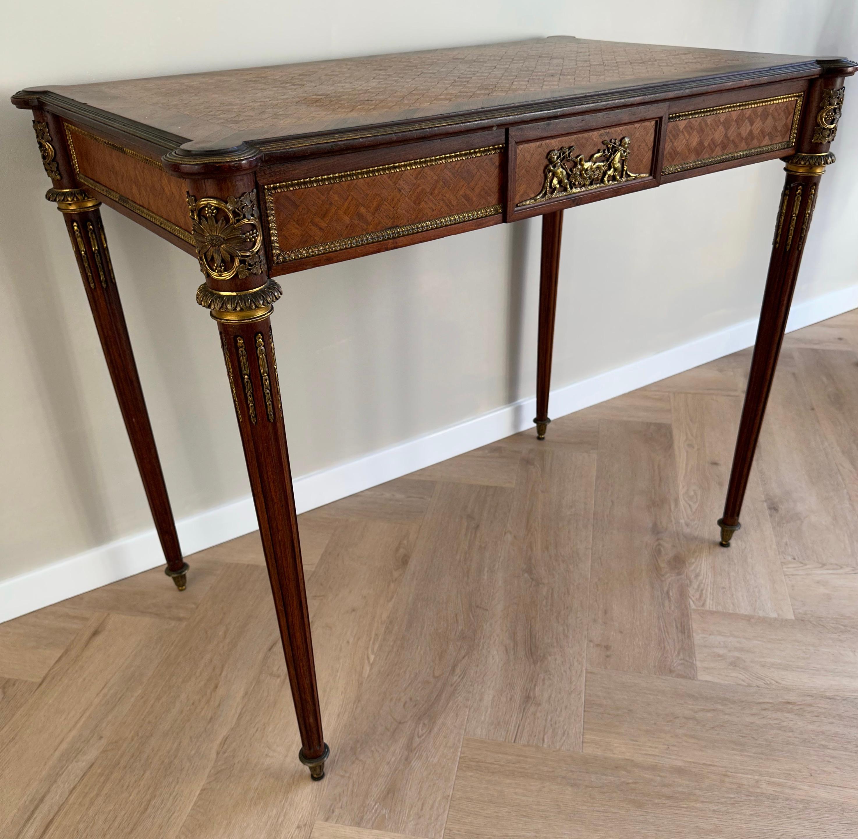 Fine quality and great design Napoleon III desk with large drawer and bronze angels.

This wonderful antique ladies desk also is highly practical because of the open design and the larger drawer. This fine specimen is supported by four elegant