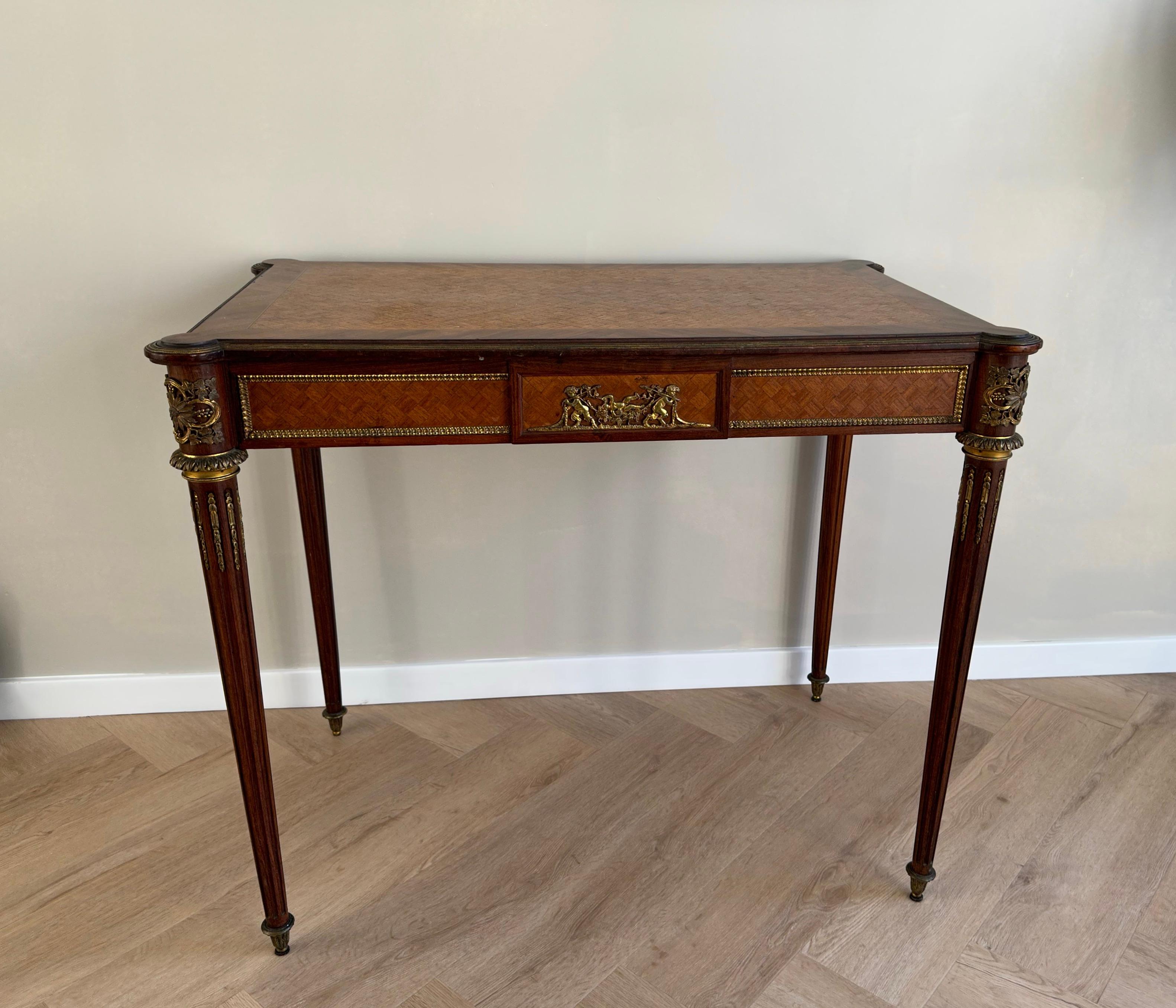 Stylish French, Napoleon III Fine Ladies Writing Desk with Wine / Bacchus Theme In Excellent Condition For Sale In Lisse, NL