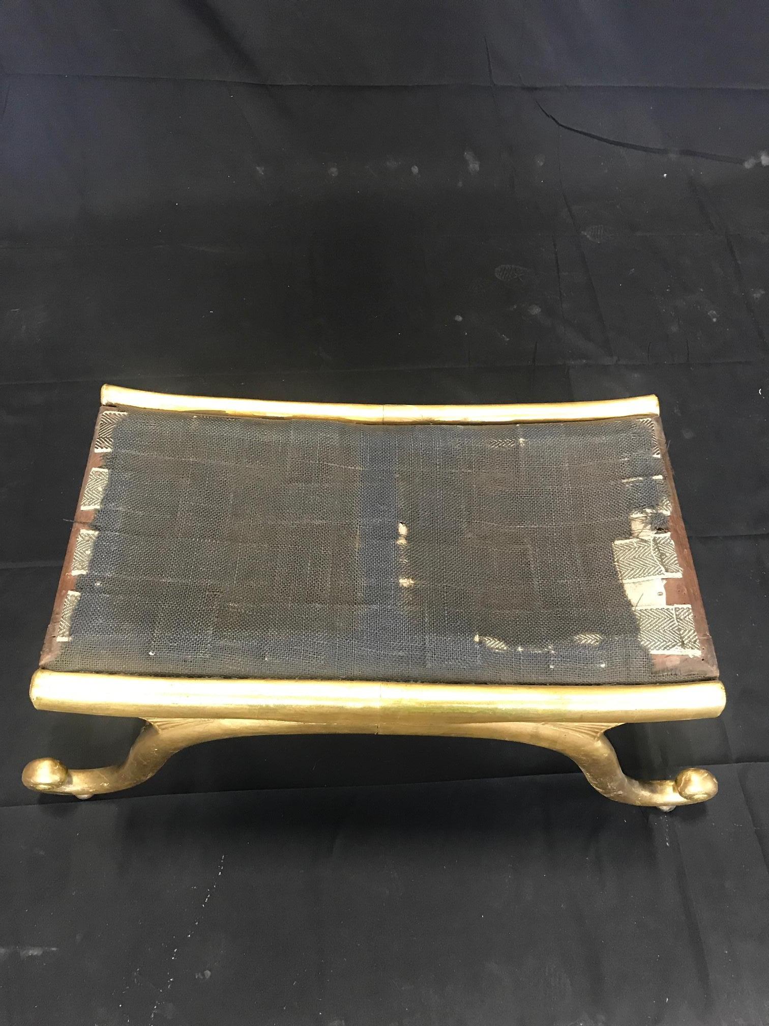 Early 20th Century Stylish French Neoclassical Gold Gilt Bench