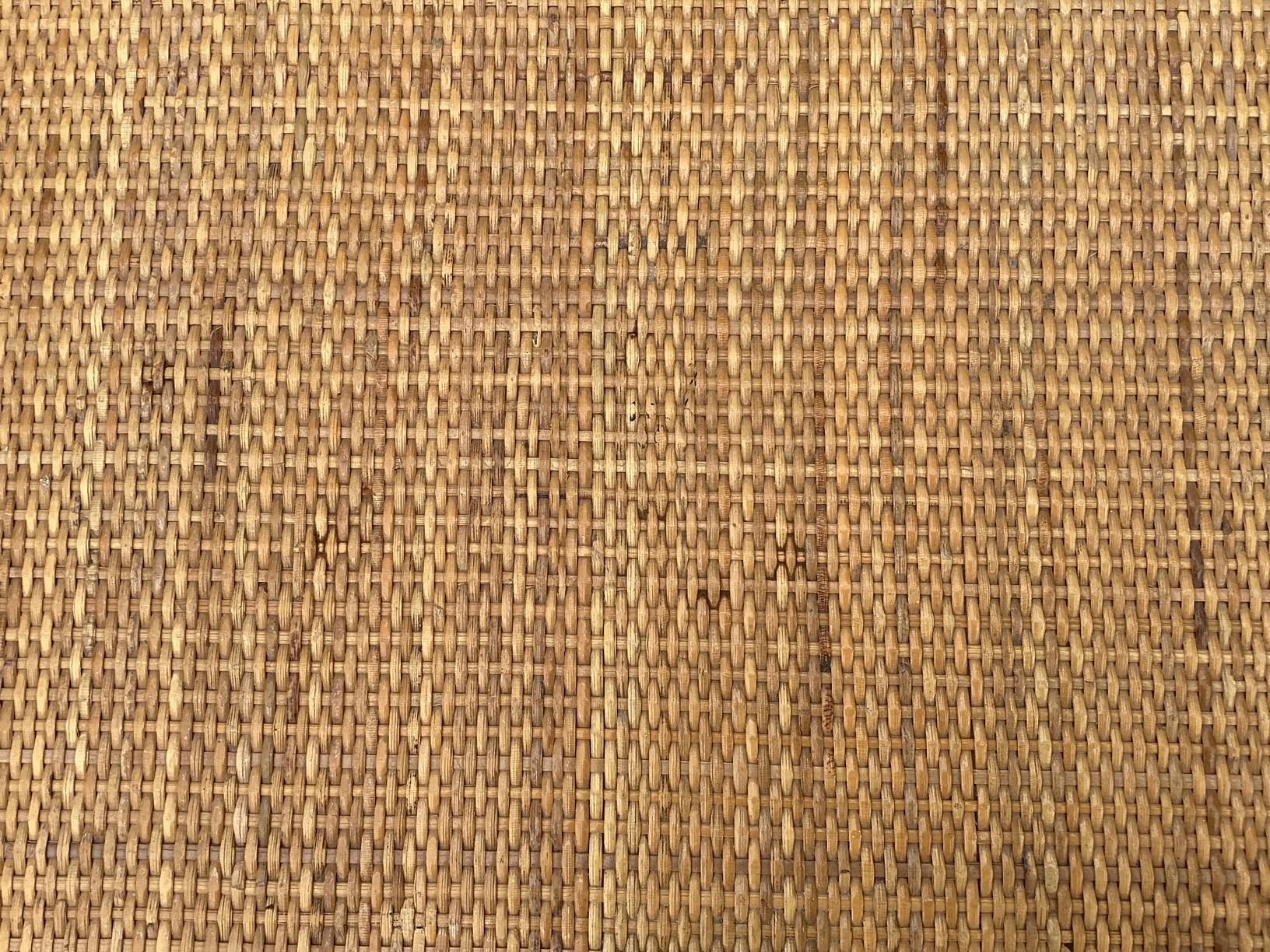 Stylish French Vintage Rattan Writing Desk In Good Condition In Hopewell, NJ
