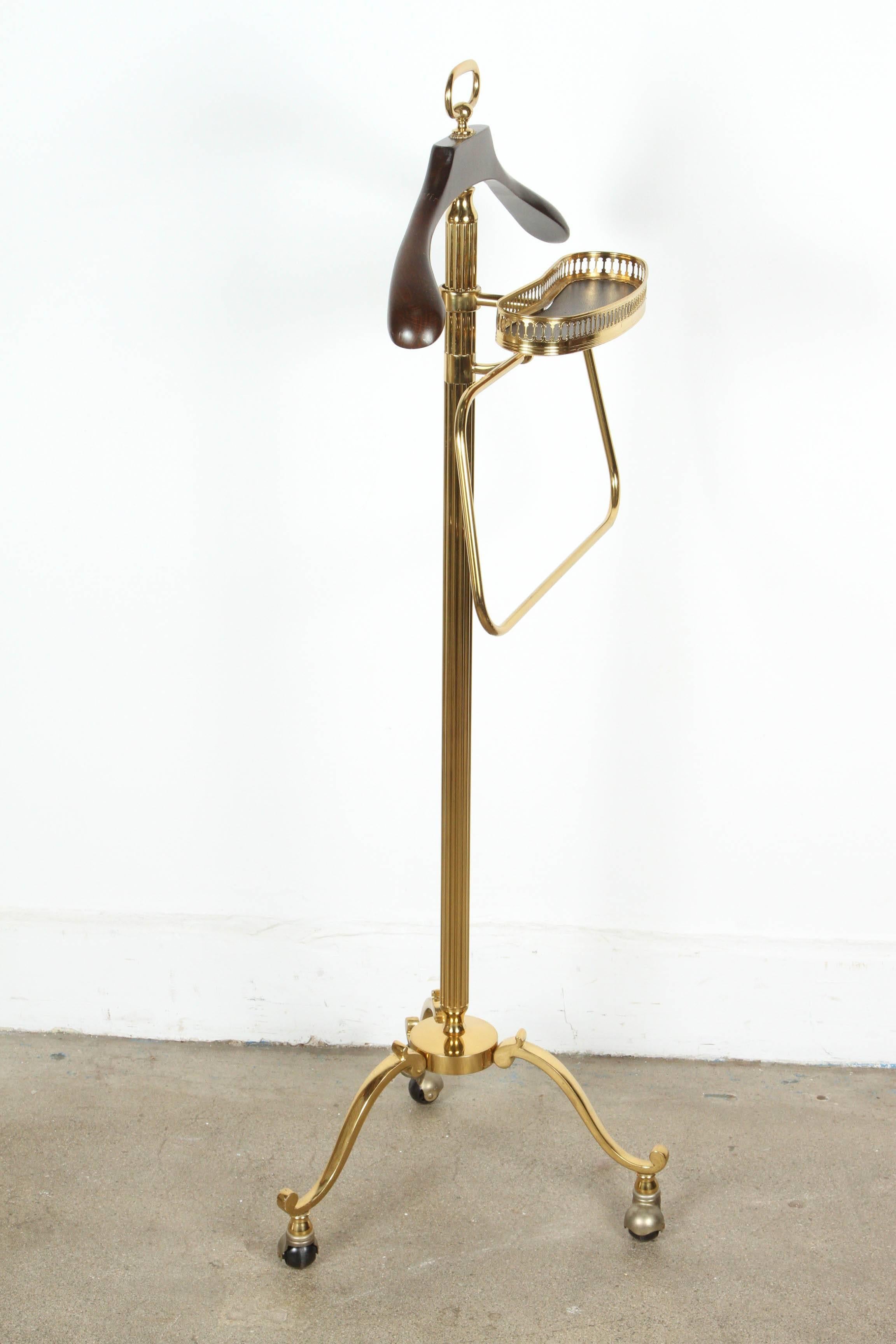 Hand-Crafted Stylish Gentleman Brass Valet Maison Jansen Made in Italy For Sale