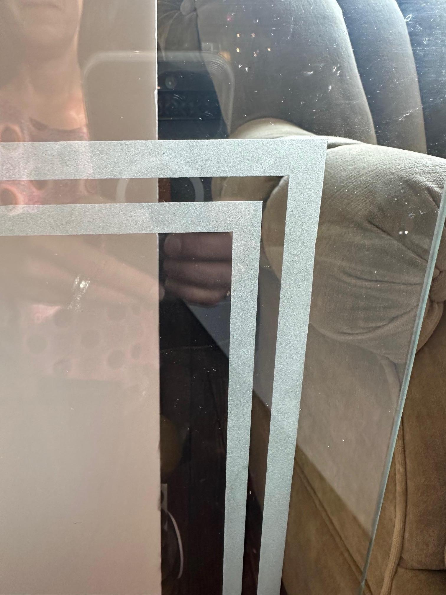 XXI secolo e contemporaneo Elegante paravento per caminetto in vetro e ottone in vendita