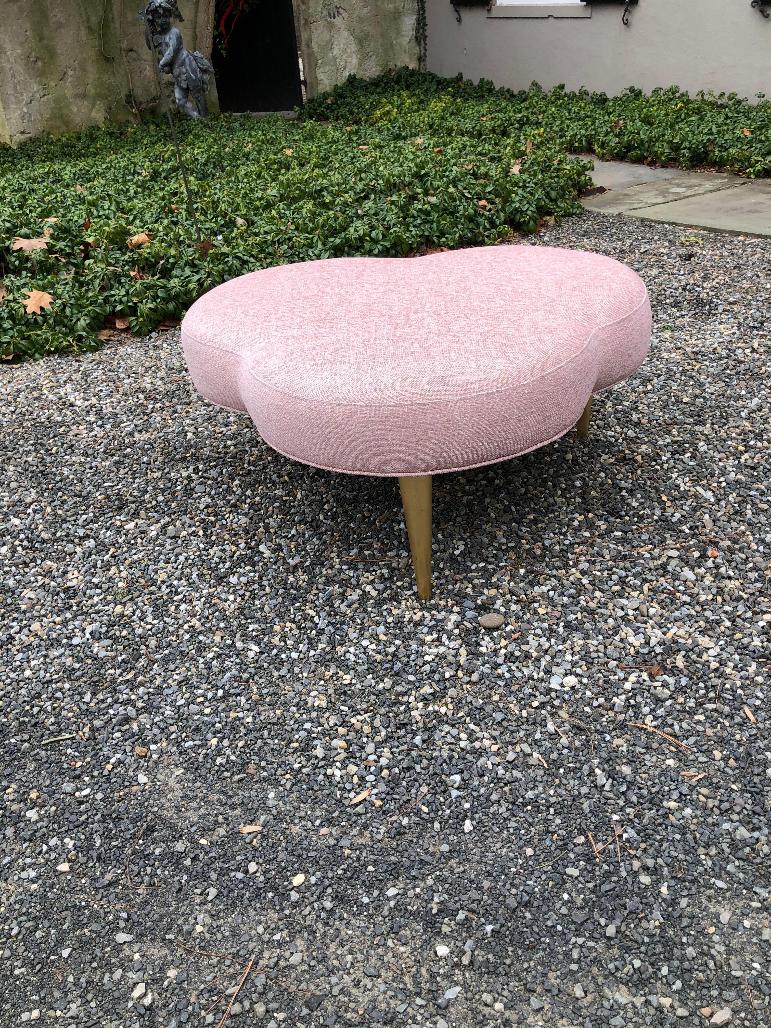 Stylish Hollywood Regency Trefoil Shaped Newly Upholstered Ottoman Pouf In Good Condition In Hopewell, NJ