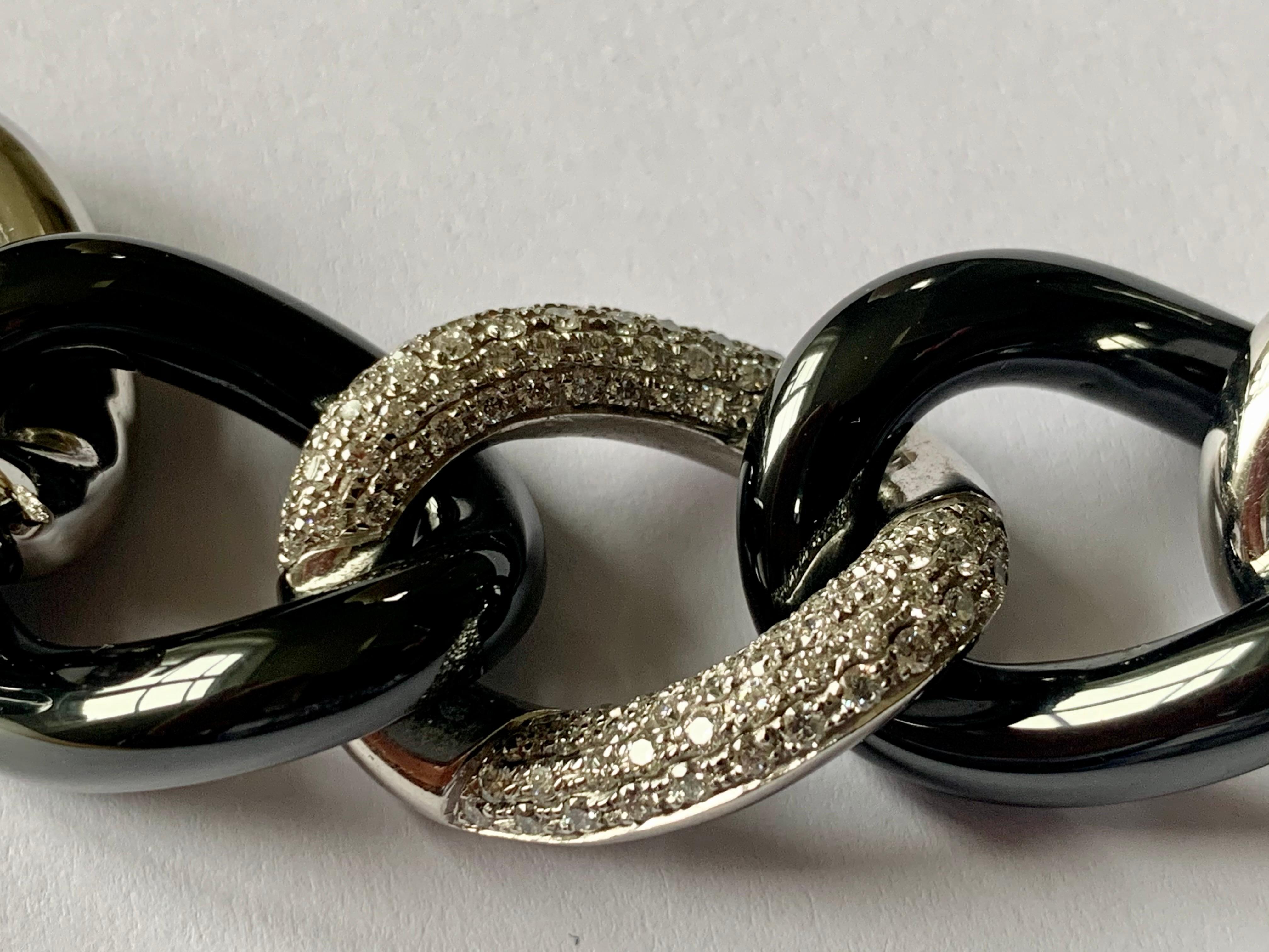 Bracelet élégant italien en or blanc 18 carats et céramique avec diamants en forme de bourgeons Unisexe en vente
