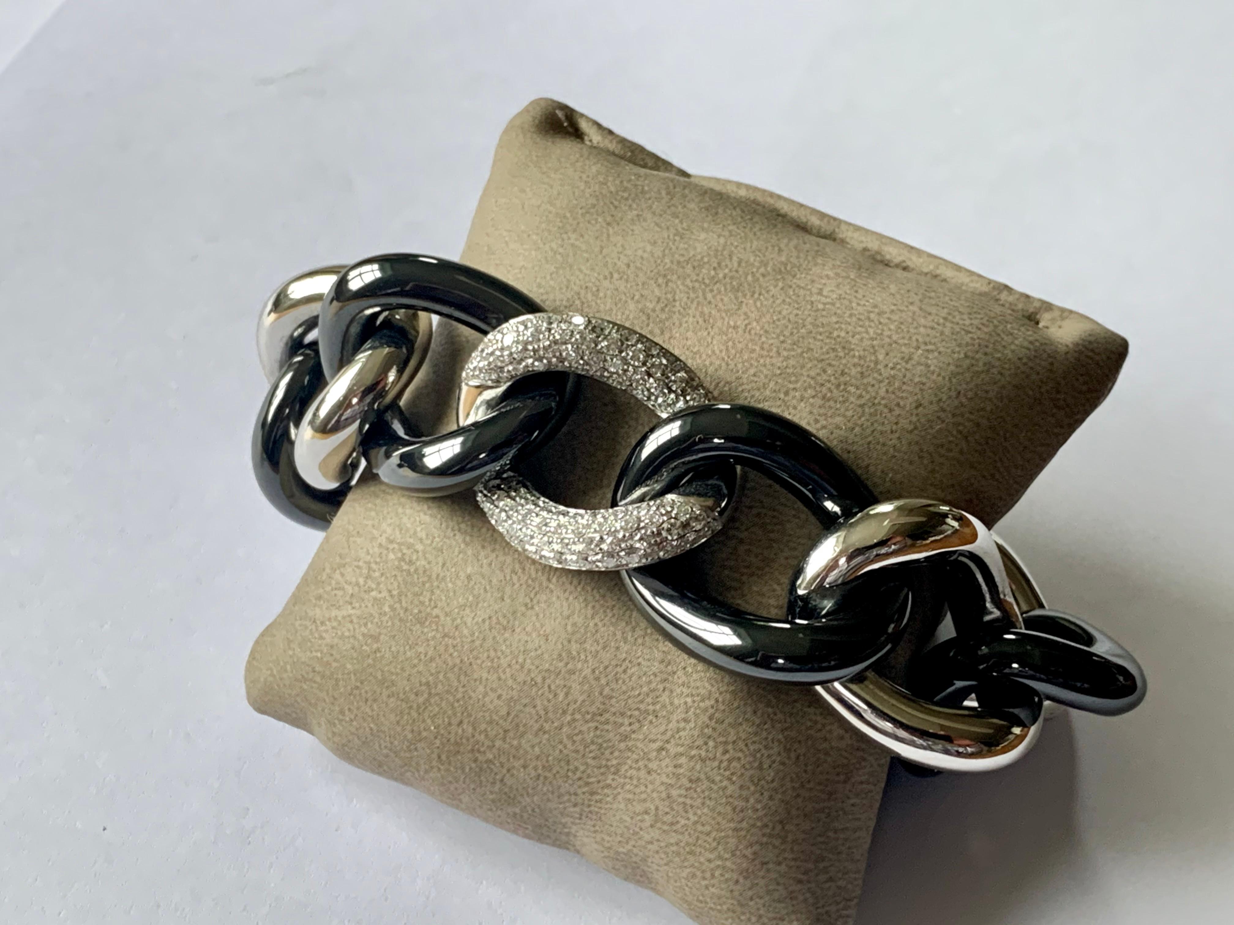 Bracelet élégant italien en or blanc 18 carats et céramique avec diamants en forme de bourgeons en vente 2