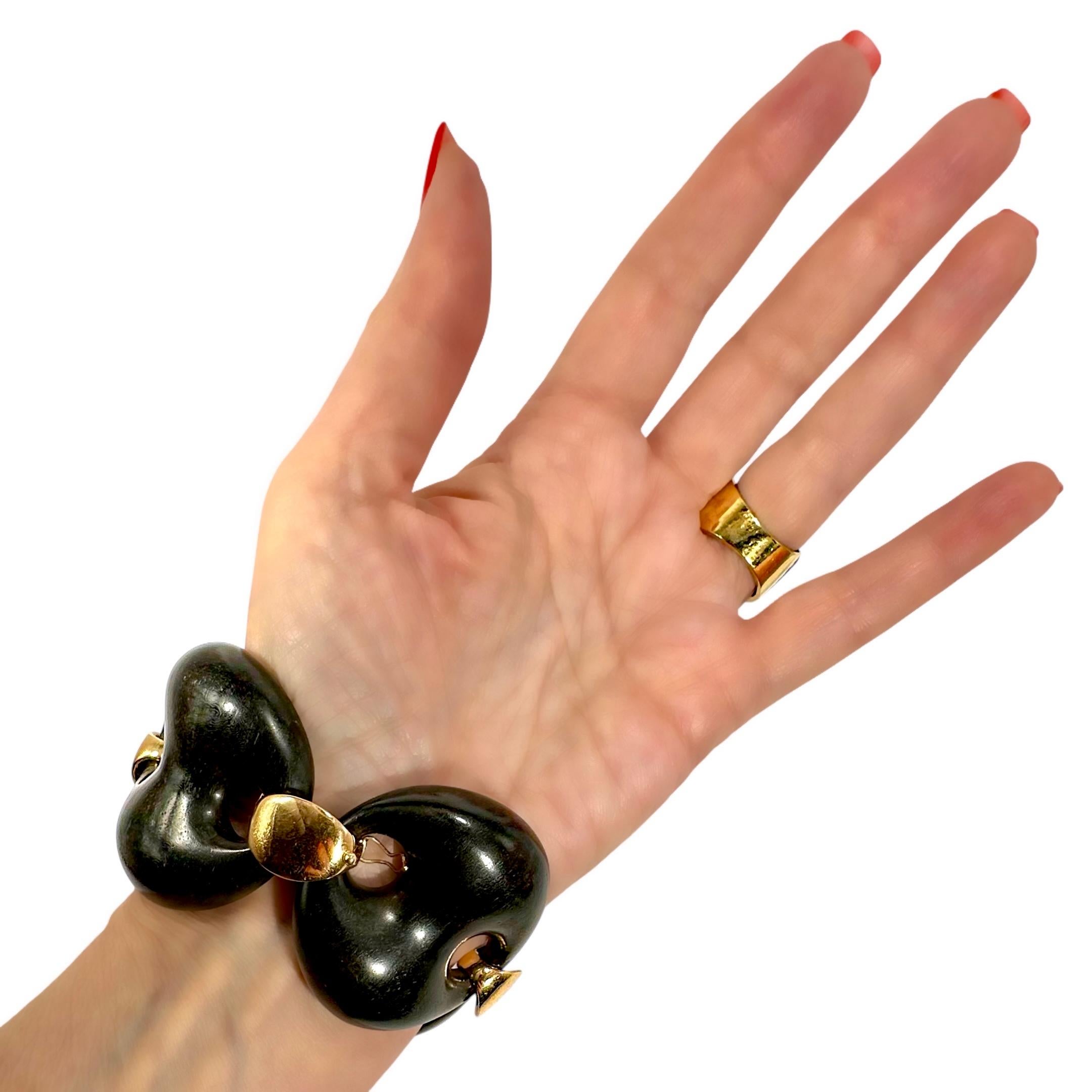 Elegante pulsera italiana de eslabones de oro amarillo de 18 quilates y ébano de 1,75 pulgadas de ancho by Oromalia en venta 10