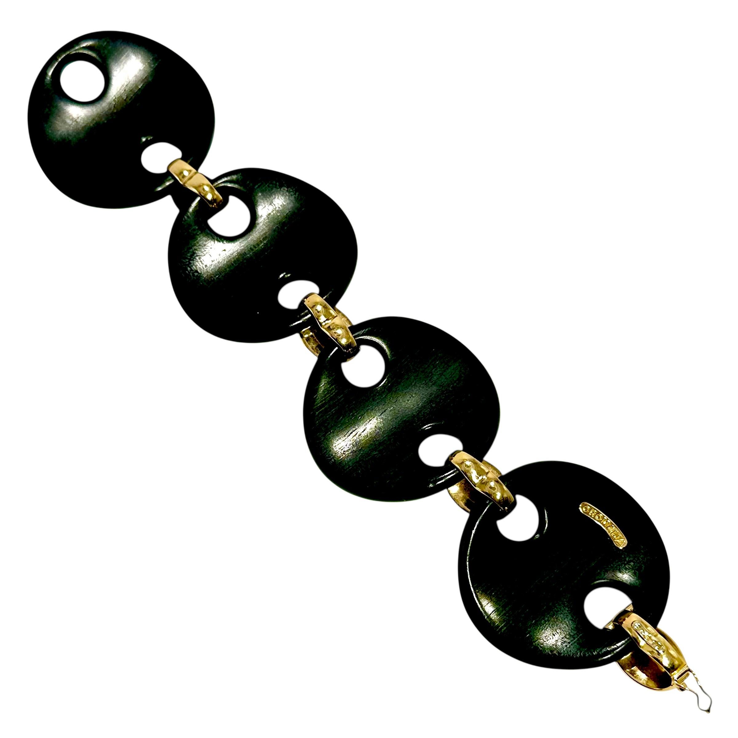 Elegante pulsera italiana de eslabones de oro amarillo de 18 quilates y ébano de 1,75 pulgadas de ancho by Oromalia Moderno en venta