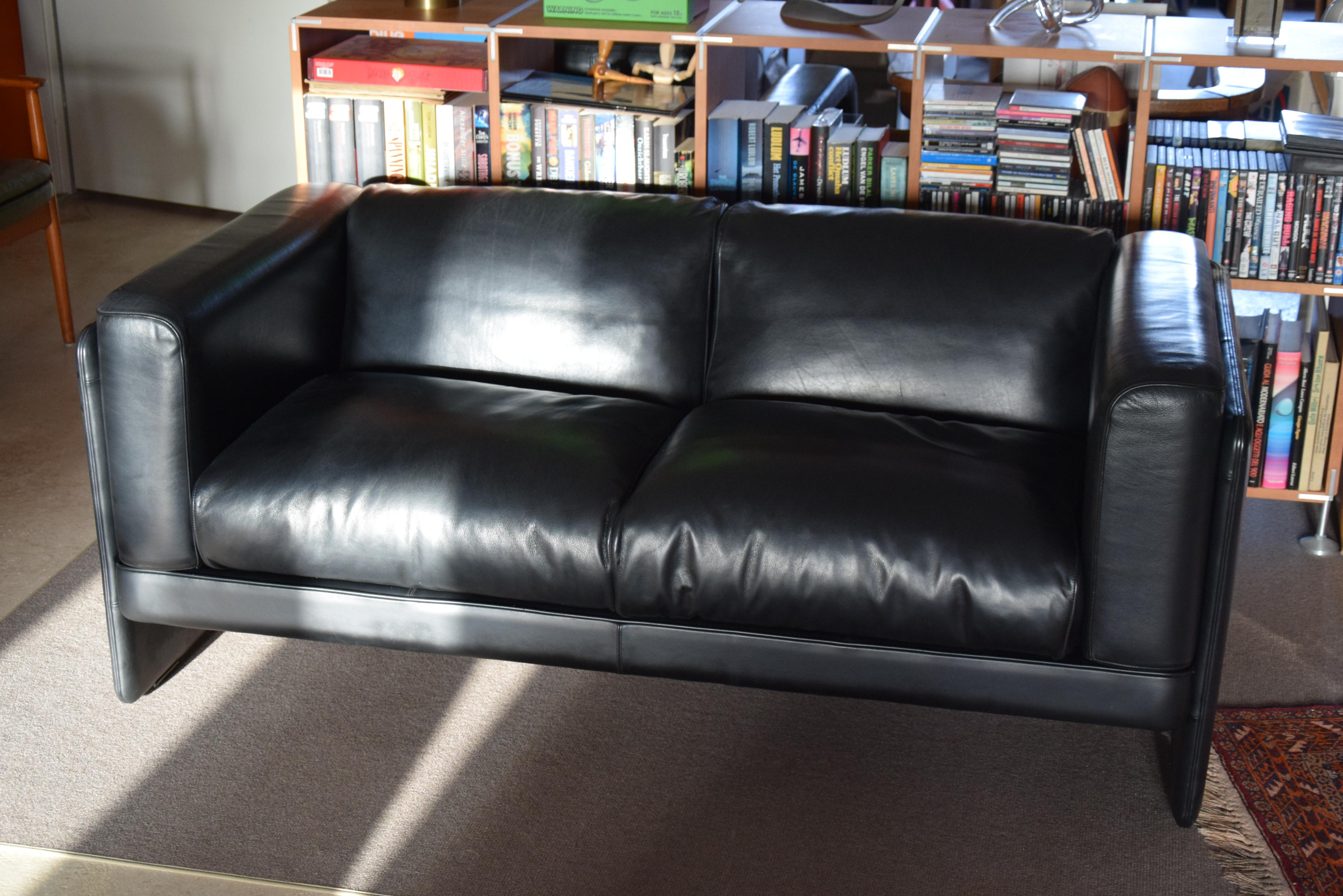 Tito Agnoli Black Leather Sofa for Poltrona Frau For Sale 6