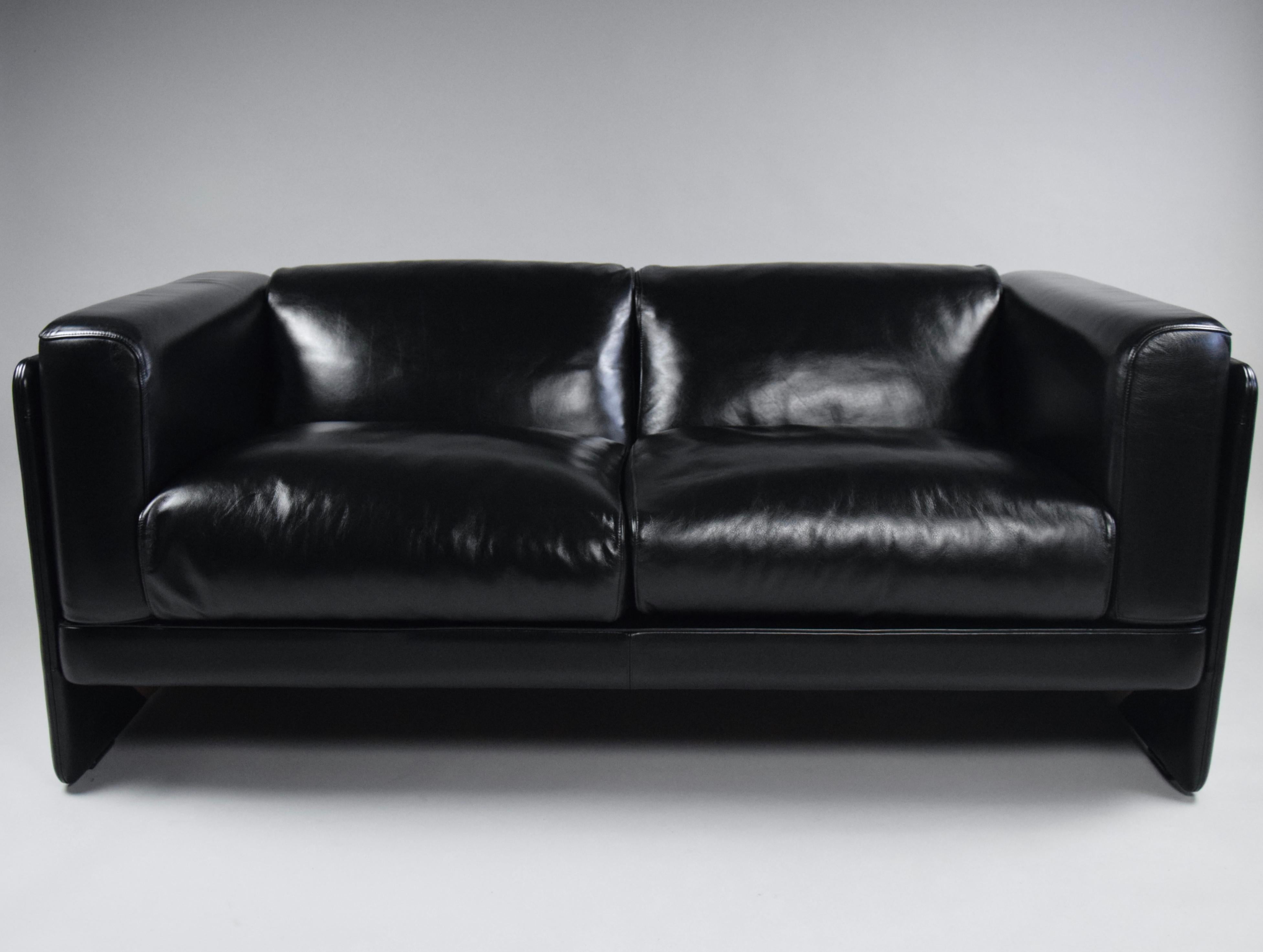 Post-Modern Tito Agnoli Black Leather Sofa for Poltrona Frau For Sale