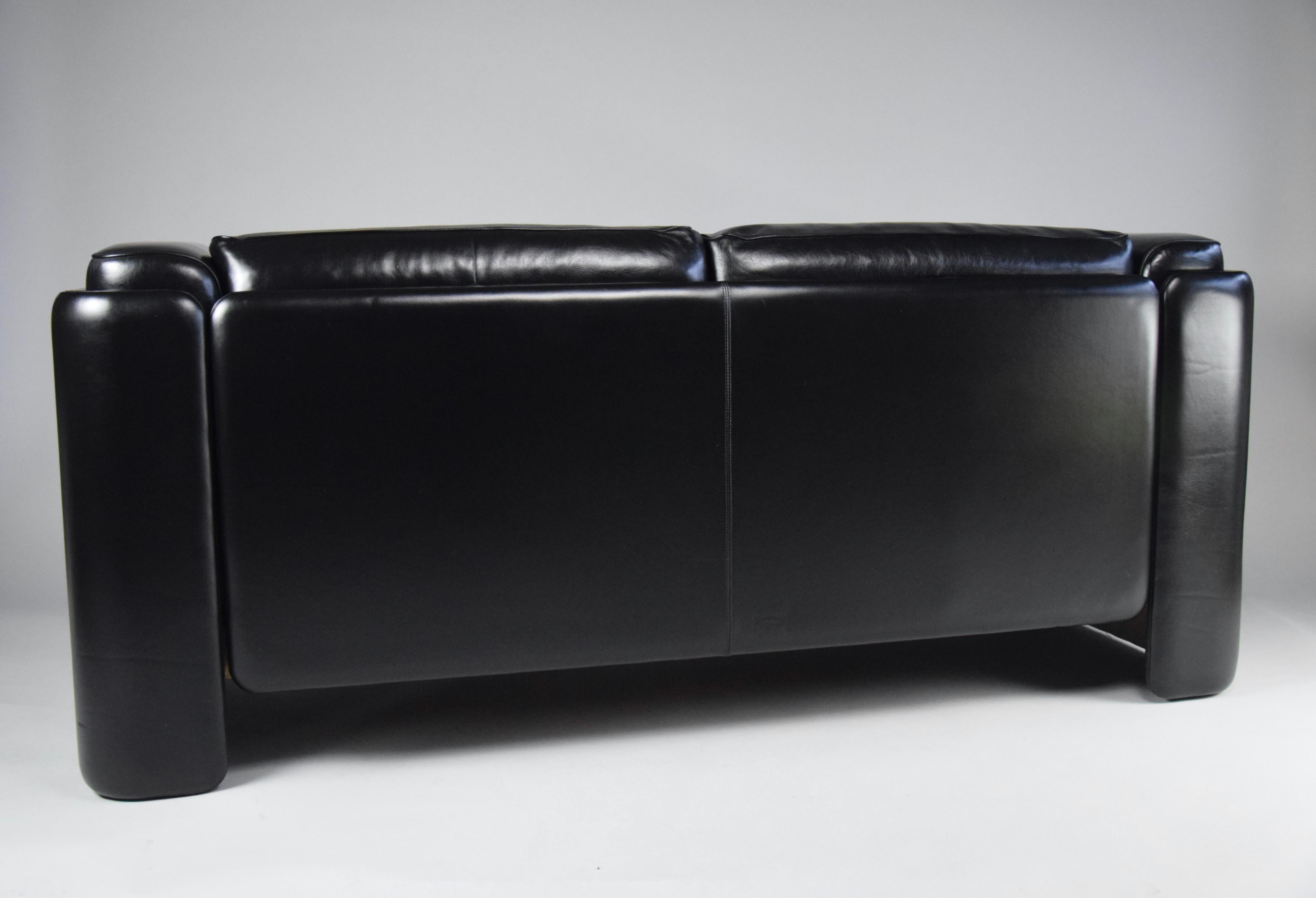 Tito Agnoli Schwarzes Leder-Sofa aus Leder für Poltrona Frau im Zustand „Gut“ im Angebot in Weesp, NL