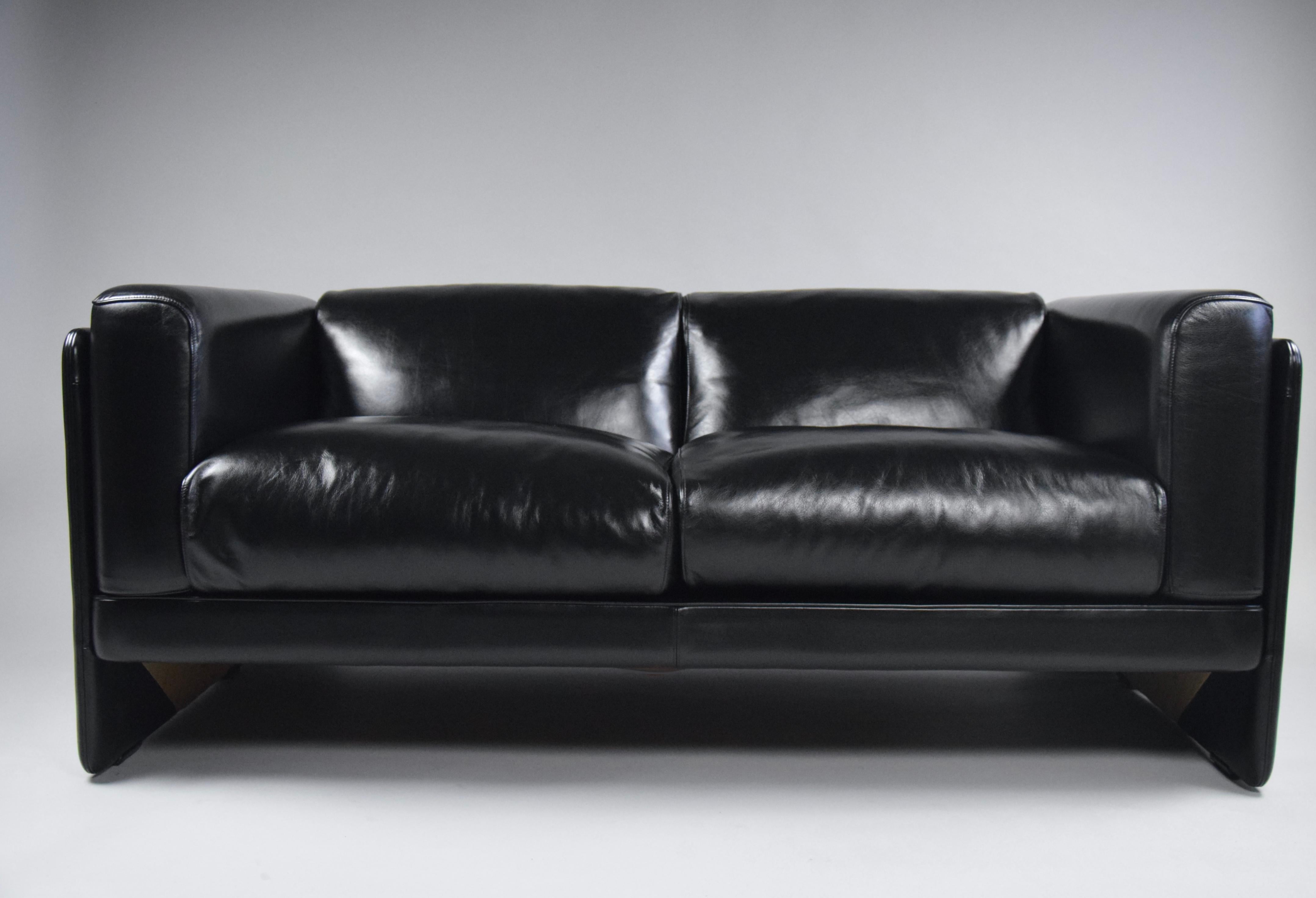 Tito Agnoli Black Leather Sofa for Poltrona Frau For Sale 3