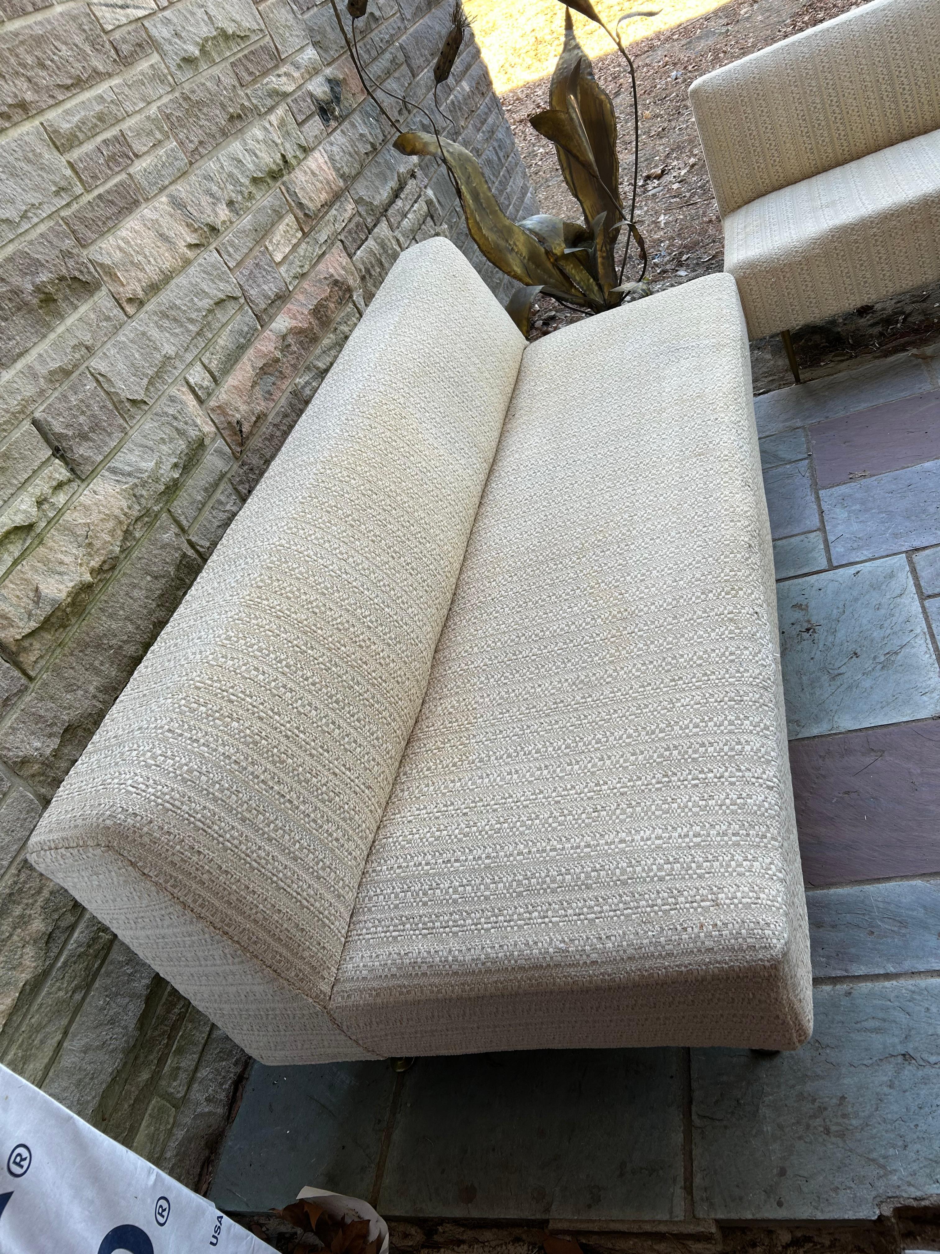 Canapé sectionnel 2 pièces style Gio Ponti italien, pieds en laiton, Mid-Century en vente 4