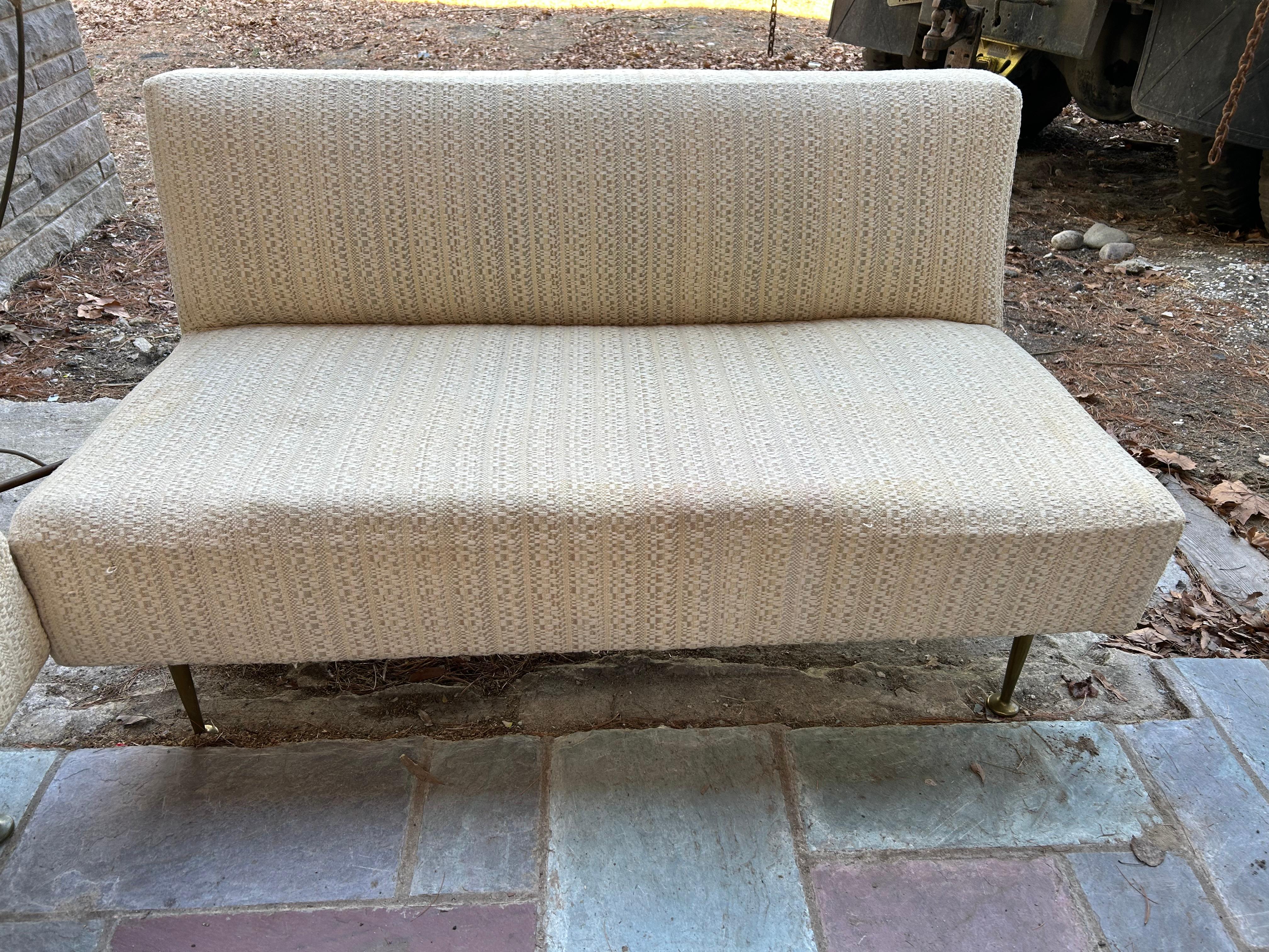 Canapé sectionnel 2 pièces style Gio Ponti italien, pieds en laiton, Mid-Century en vente 6