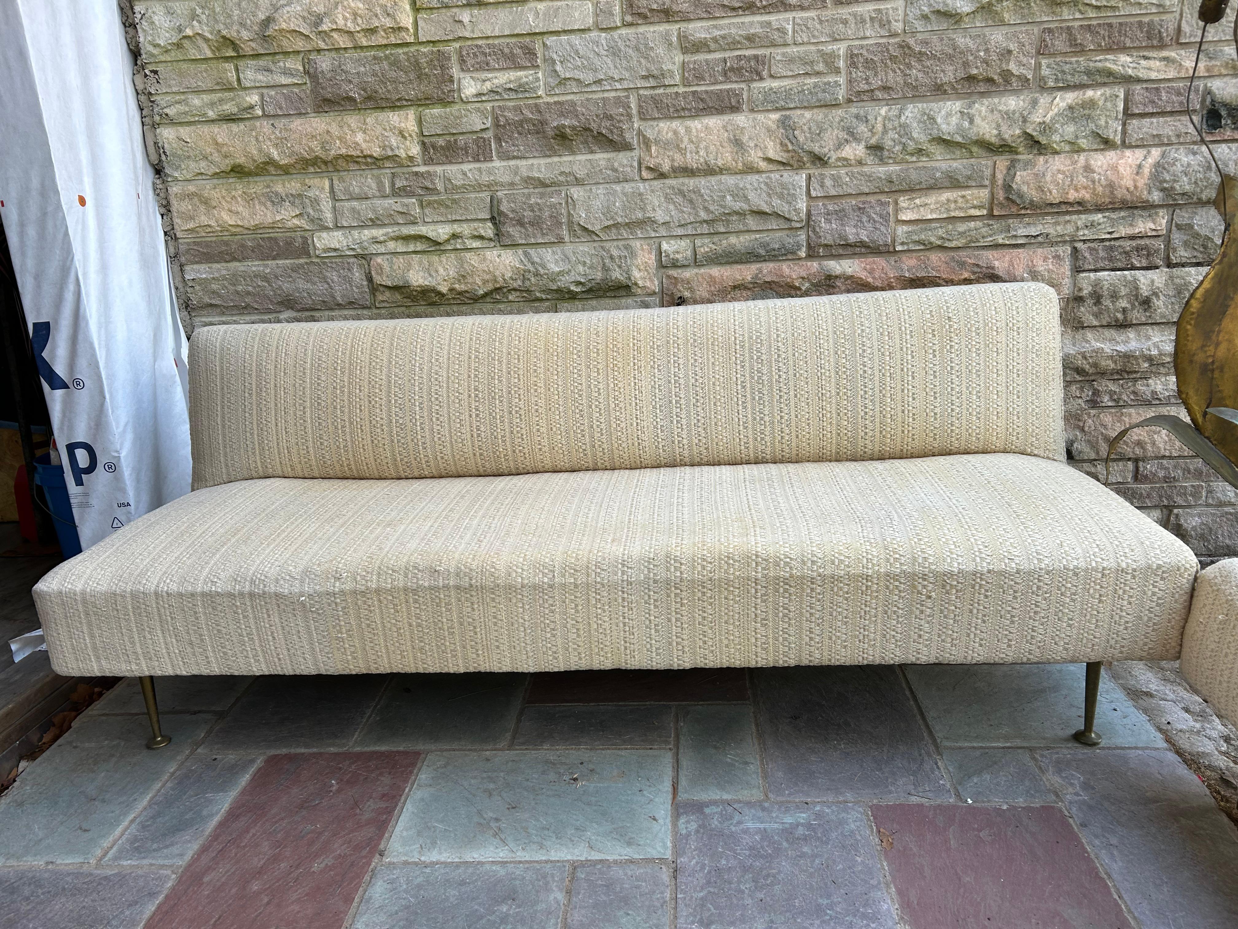 Canapé sectionnel 2 pièces style Gio Ponti italien, pieds en laiton, Mid-Century en vente 8