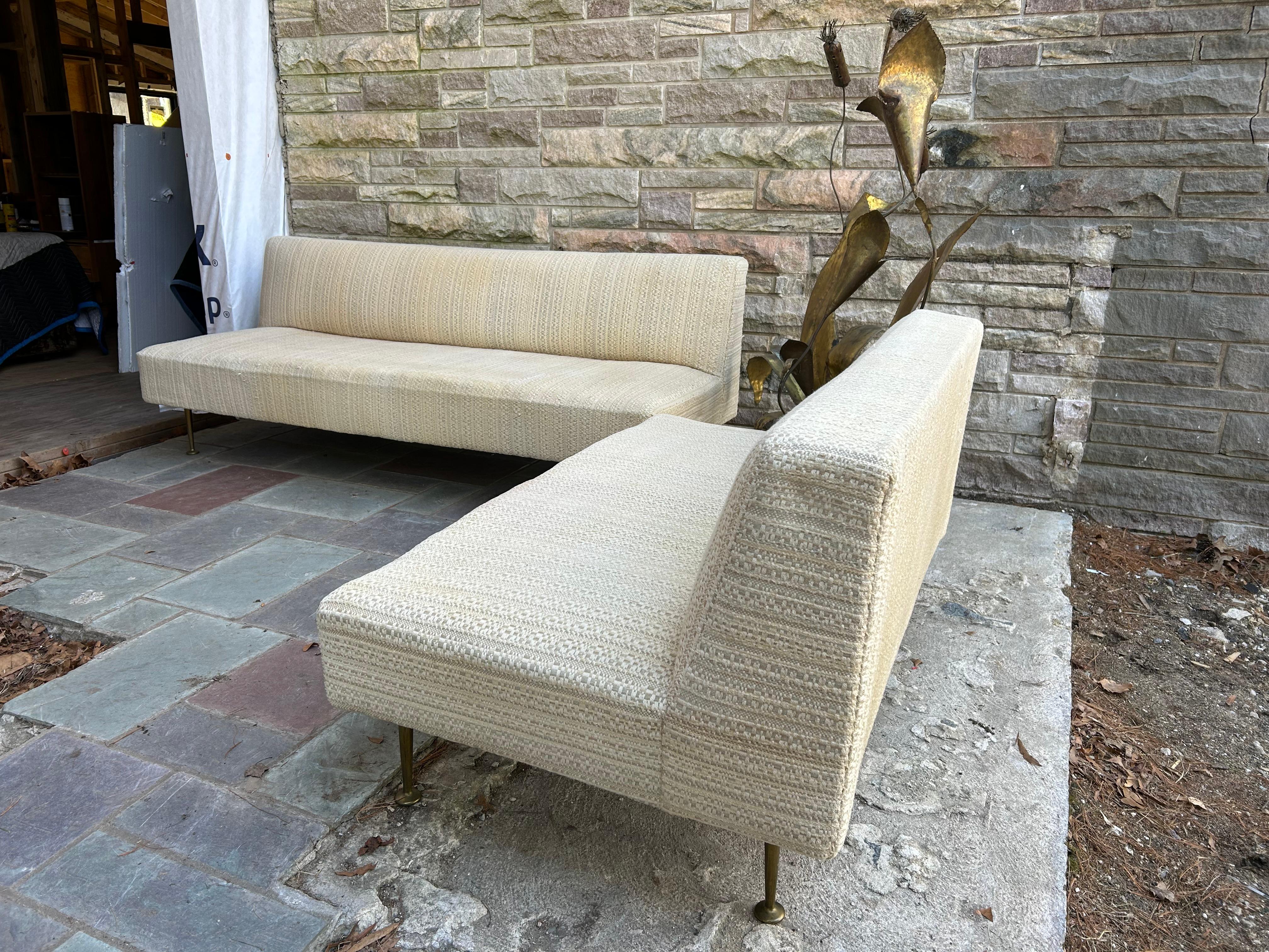 Canapé sectionnel 2 pièces style Gio Ponti italien, pieds en laiton, Mid-Century en vente 10