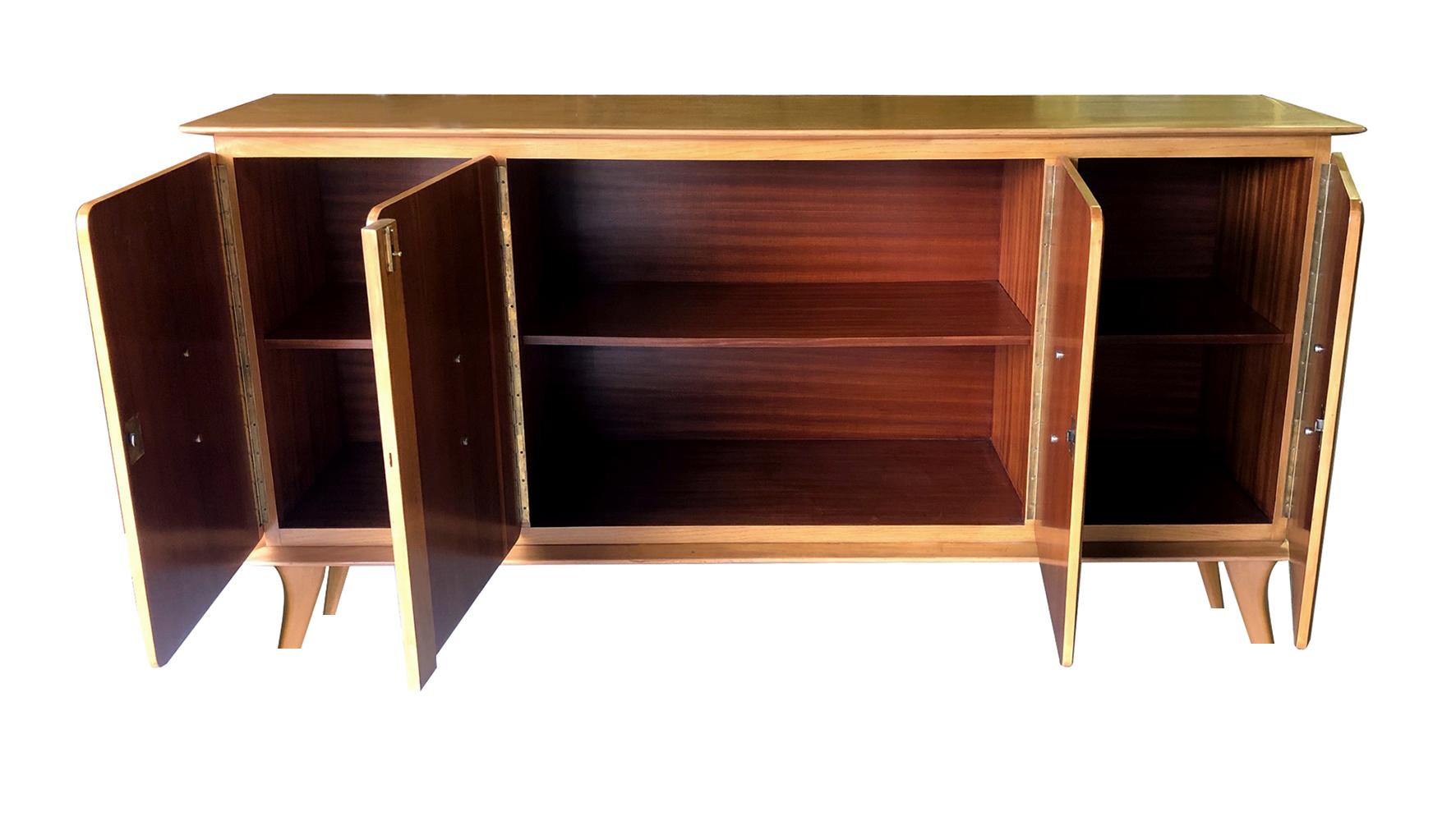 Crédence italienne élégante en sycomore à 4 portes du milieu du siècle dernier, dans le style d'Ico Parisi Bon état - En vente à San Francisco, CA