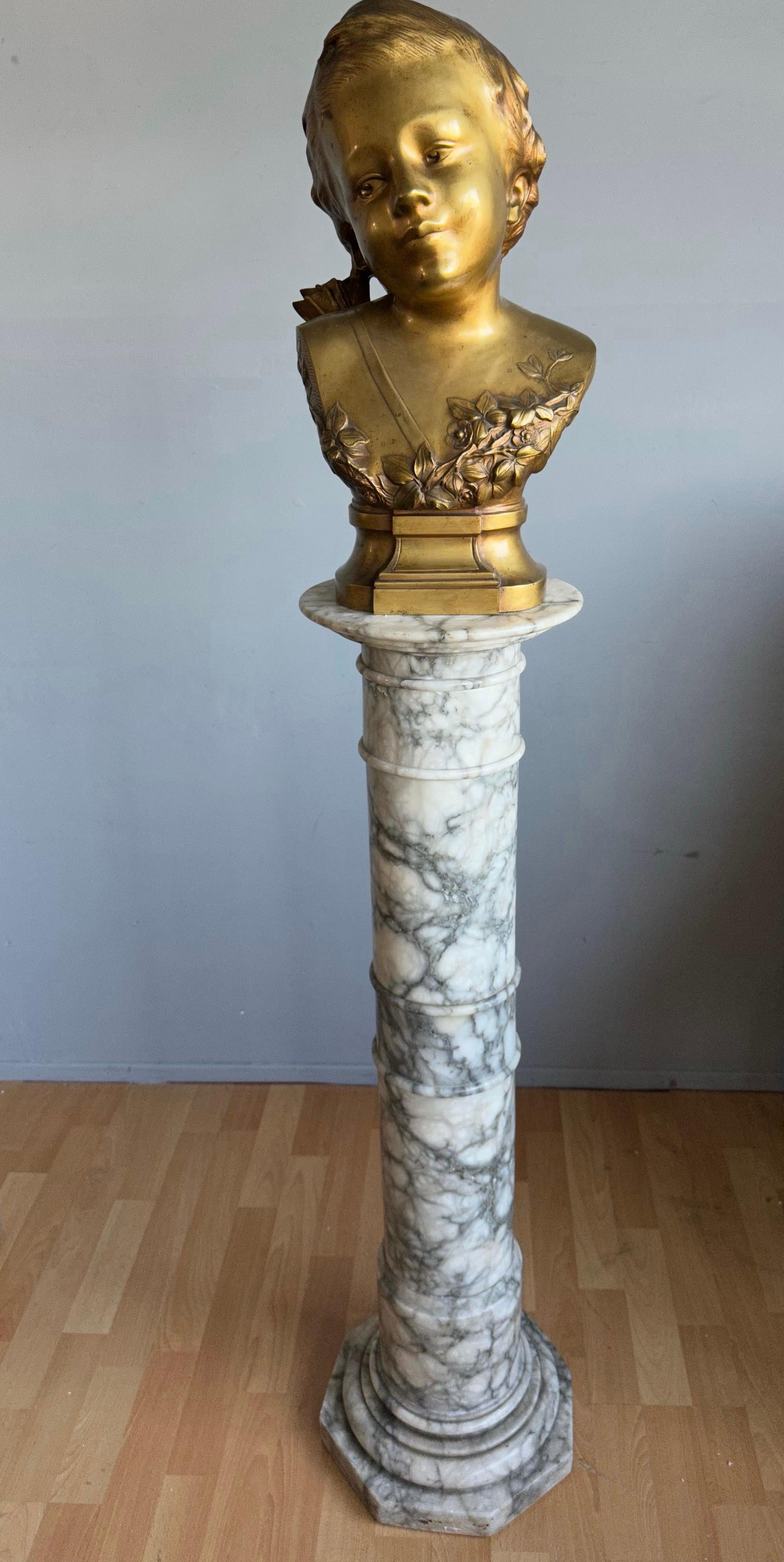 Carved Stylish, Late 1800s Handmade Italian, Alabaster Column Pedestal or Plant Stand For Sale