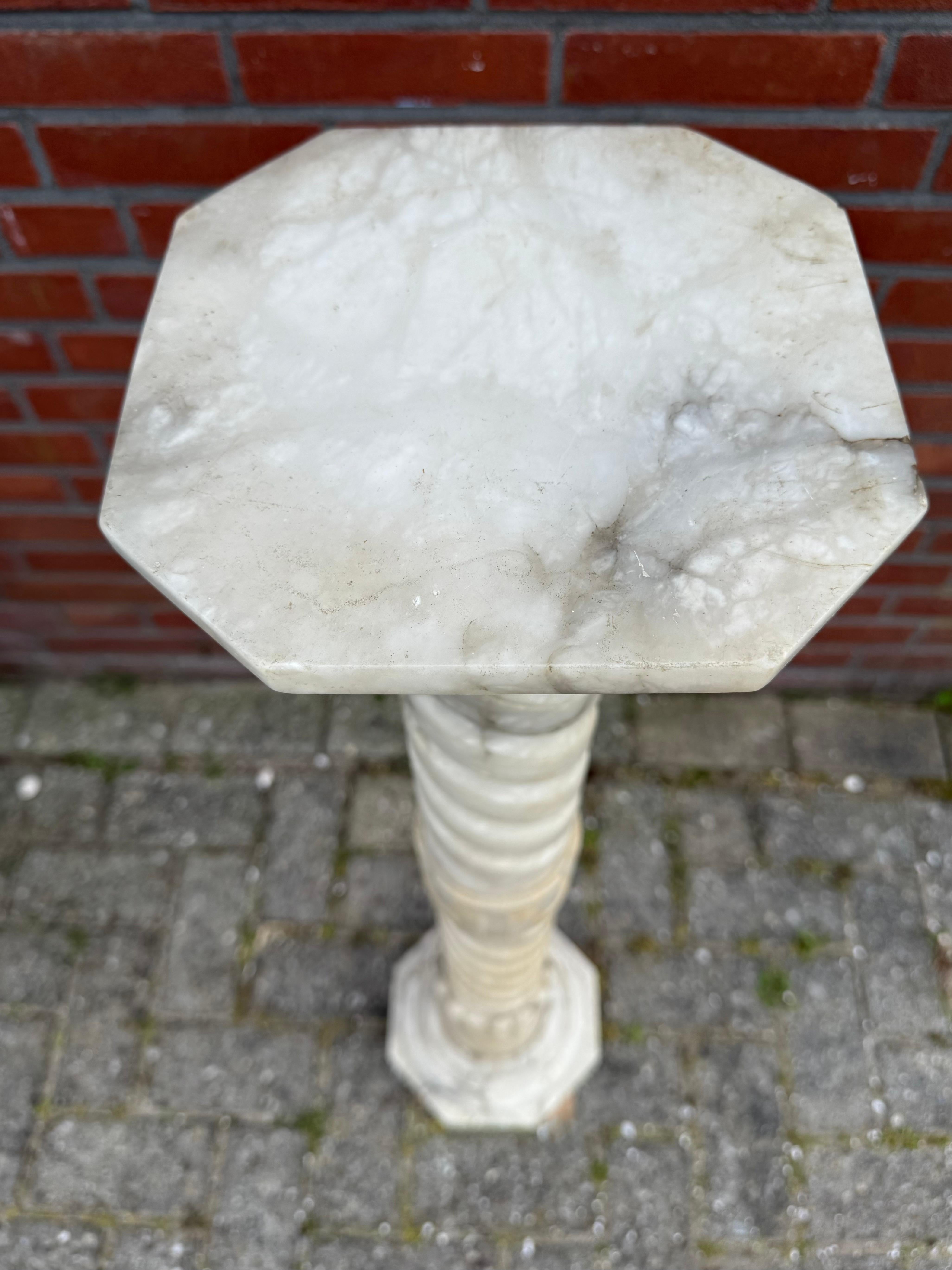 Stylish, Late 1800s Handmade Italian, Alabaster Column, Pedestal or Stand For Sale 4