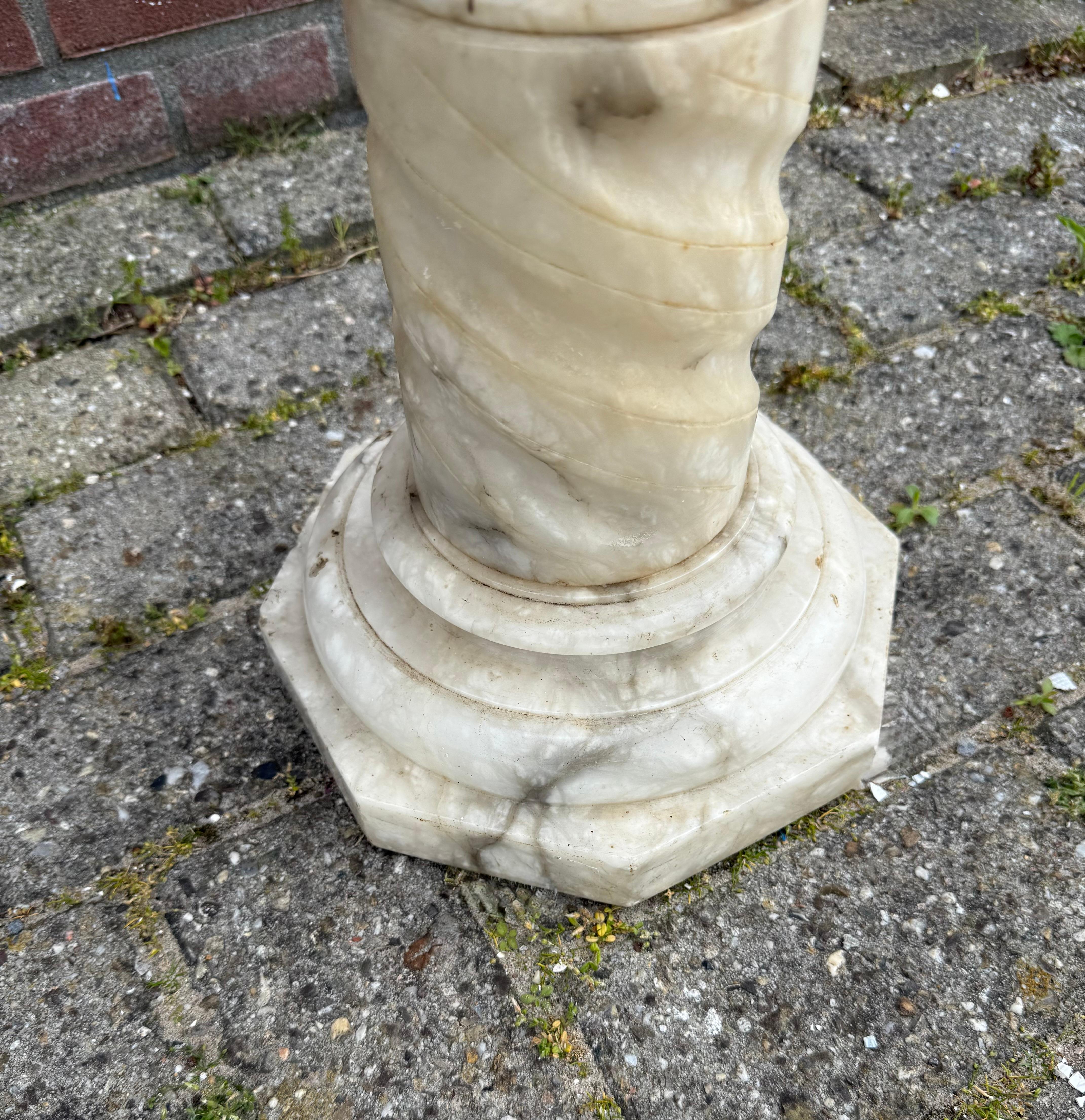 Stylish, Late 1800s Handmade Italian, Alabaster Column, Pedestal or Stand For Sale 5
