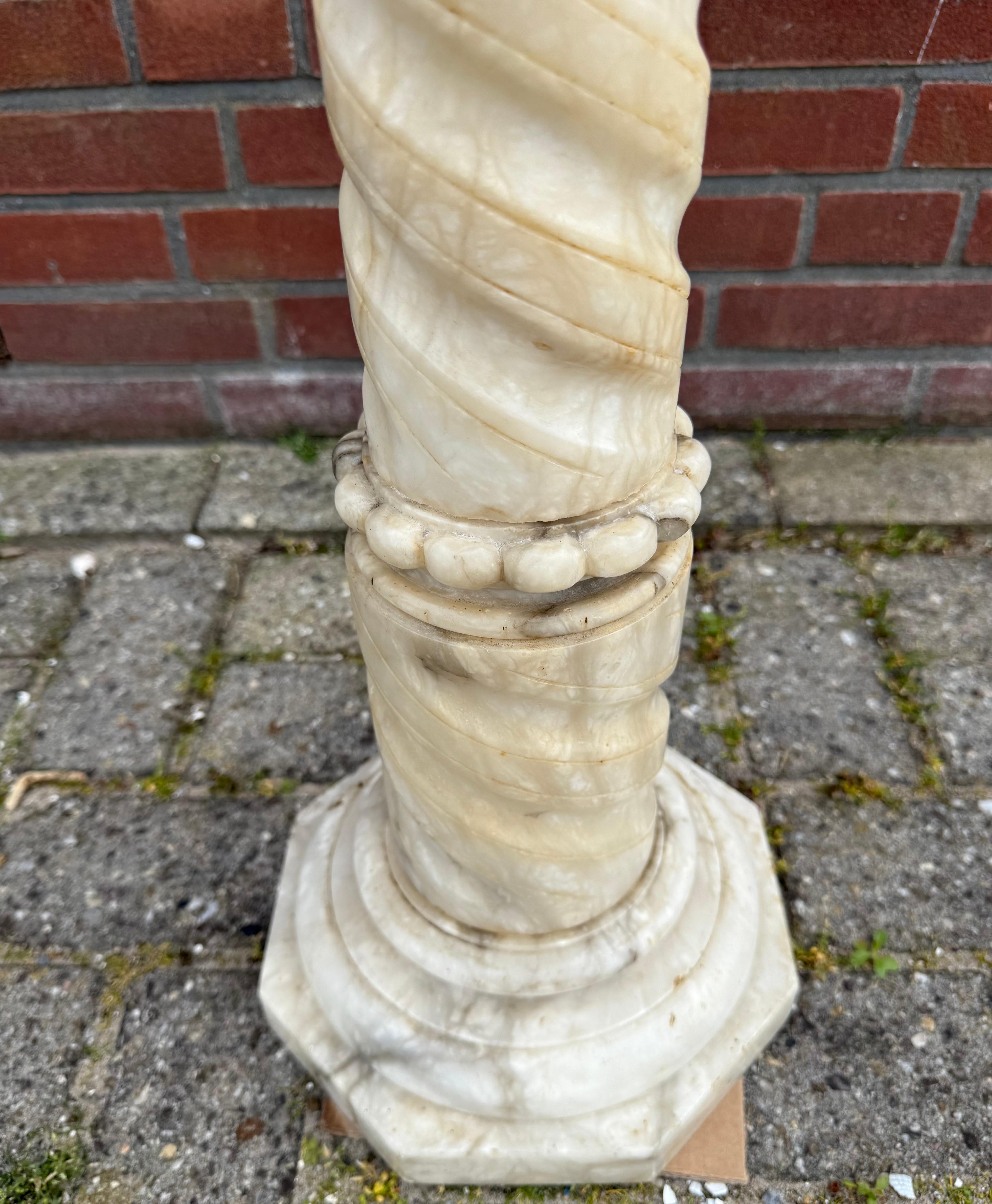 Stylish, Late 1800s Handmade Italian, Alabaster Column, Pedestal or Stand In Good Condition For Sale In Lisse, NL