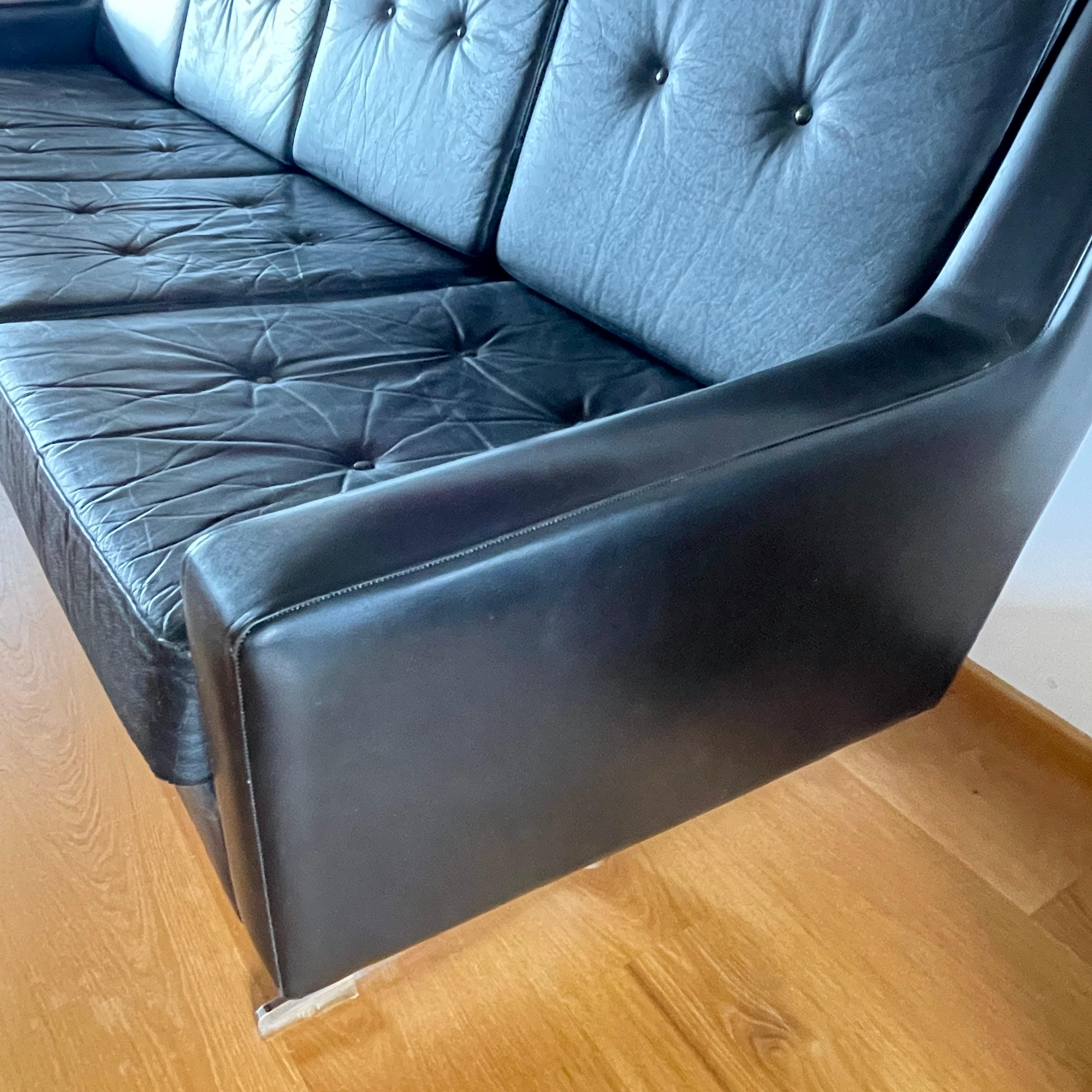 Canapé scandinave en cuir à 4 places de la fin des années 1960 et du début des années 1970 en vente 3