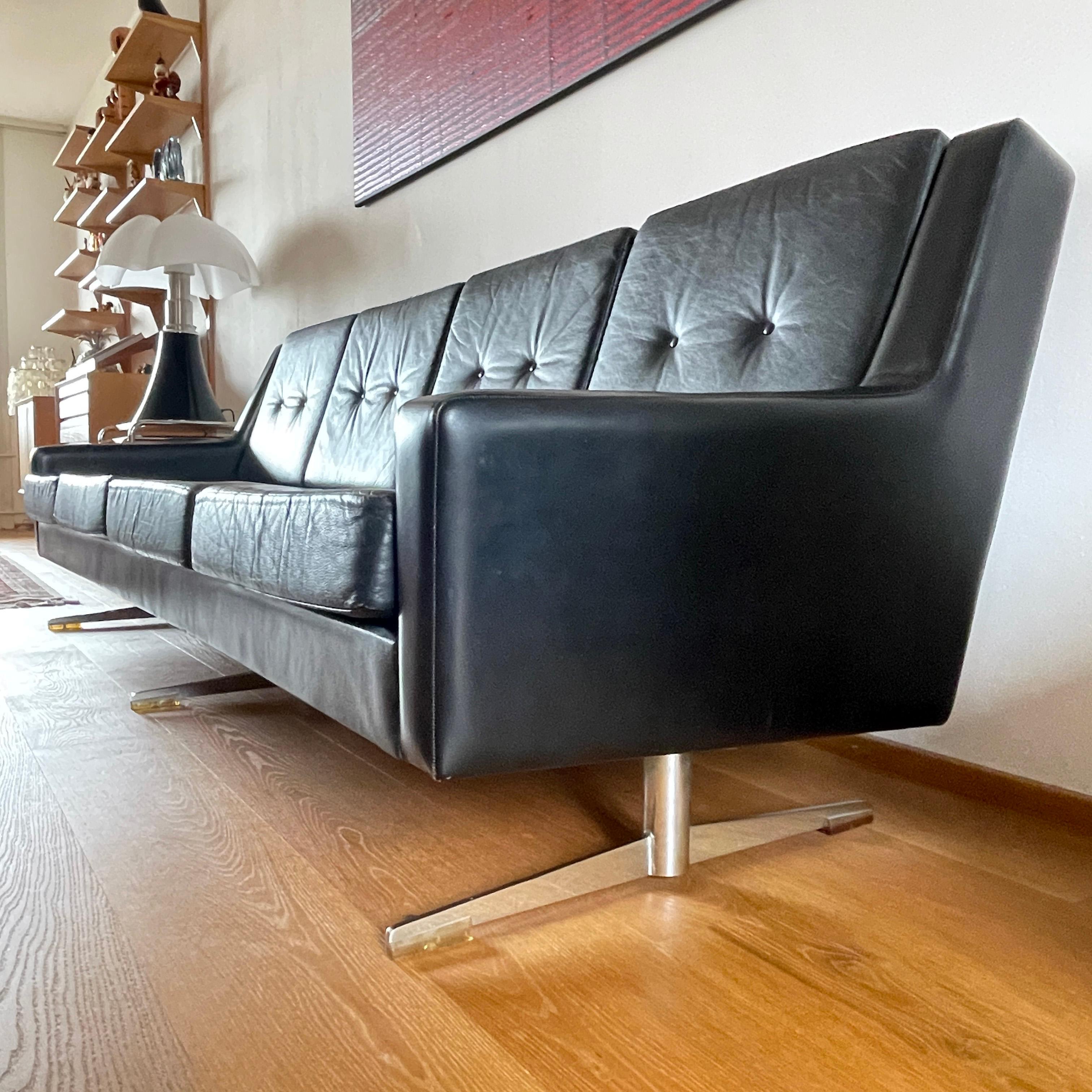 Scandinave Canapé scandinave en cuir à 4 places de la fin des années 1960 et du début des années 1970 en vente