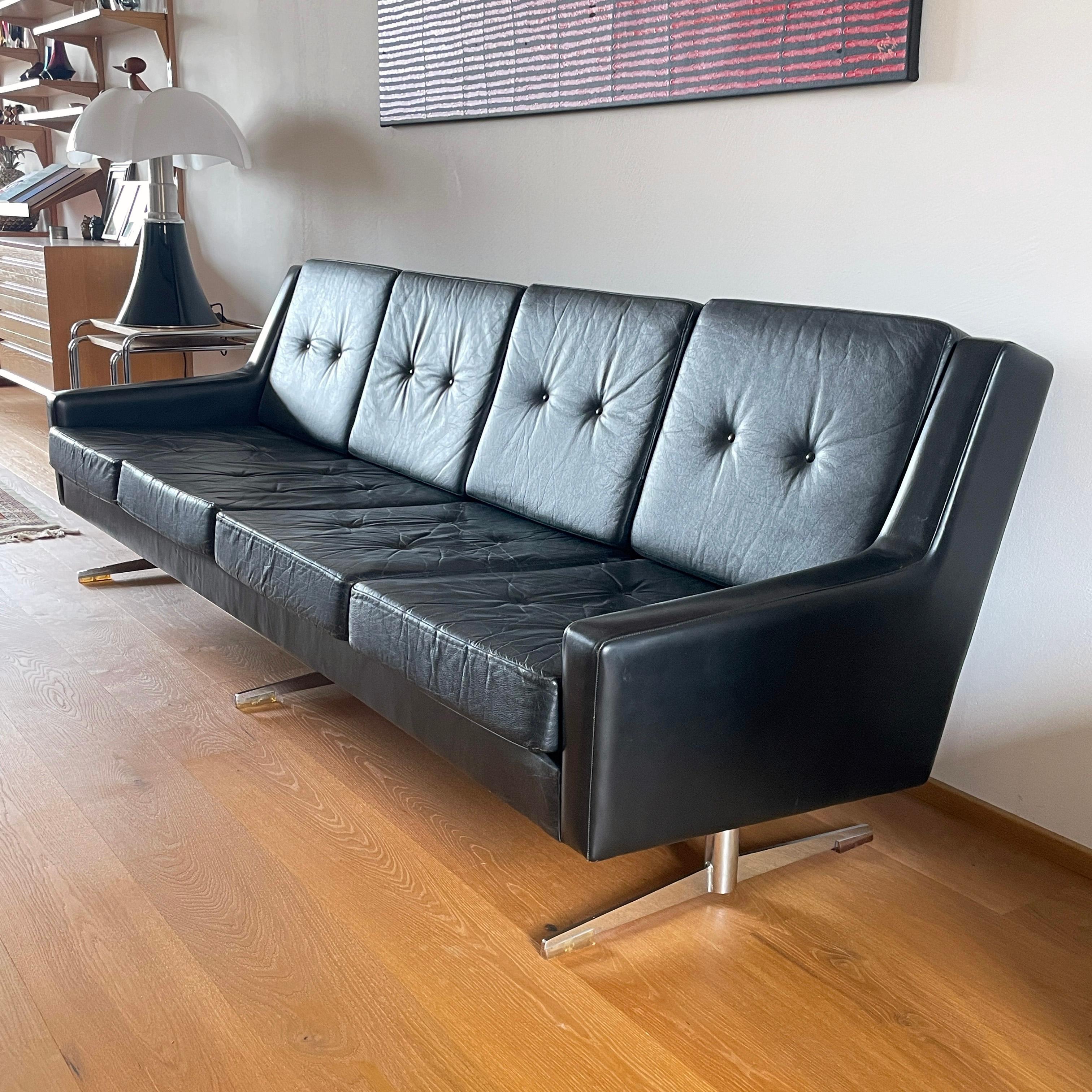 Canapé scandinave en cuir à 4 places de la fin des années 1960 et du début des années 1970 Bon état - En vente à Bern, CH