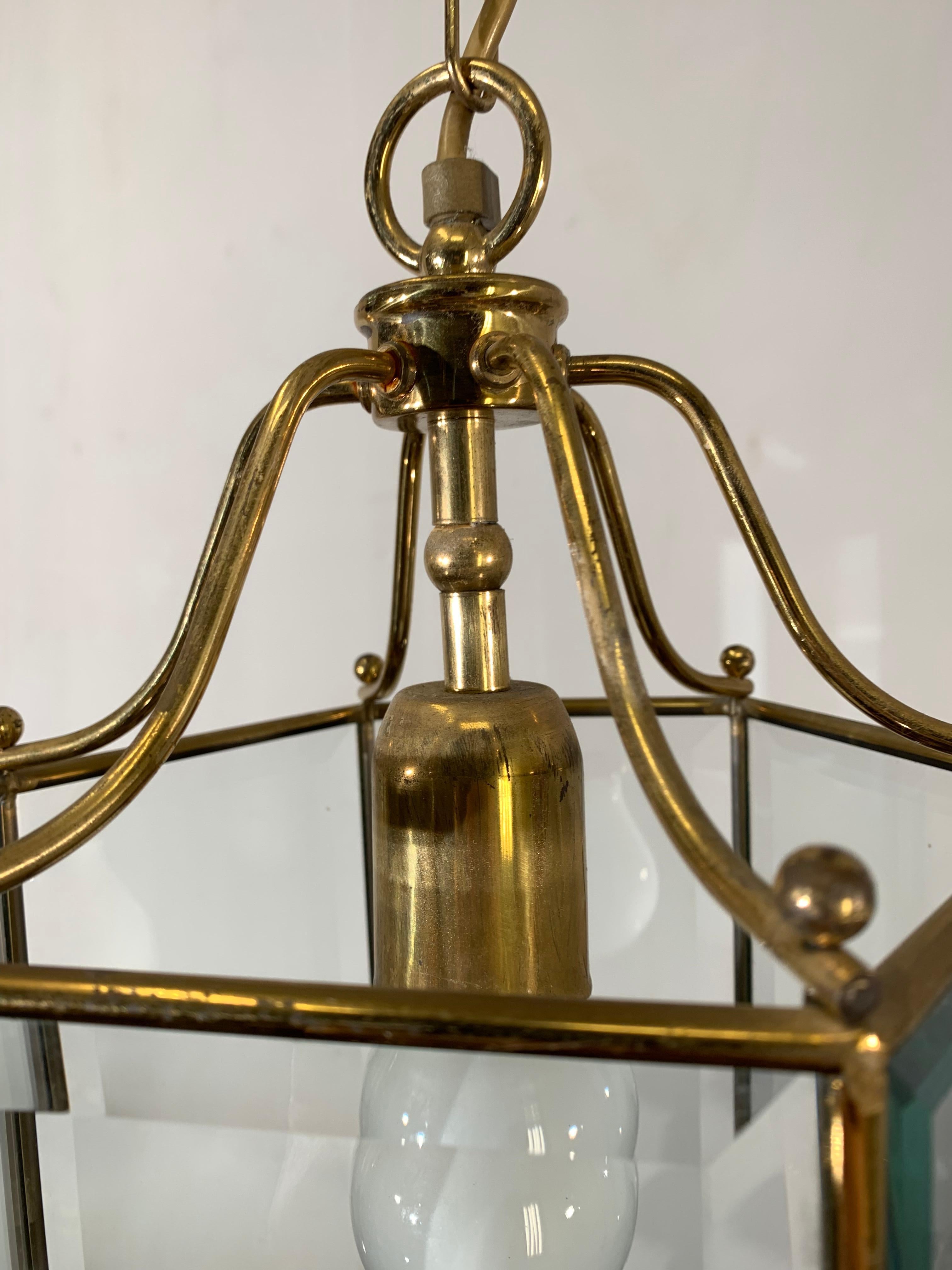 Stylish Late 20th Century Brass & Beveled Glass Hexagonal Pendant Light Fixture For Sale 4