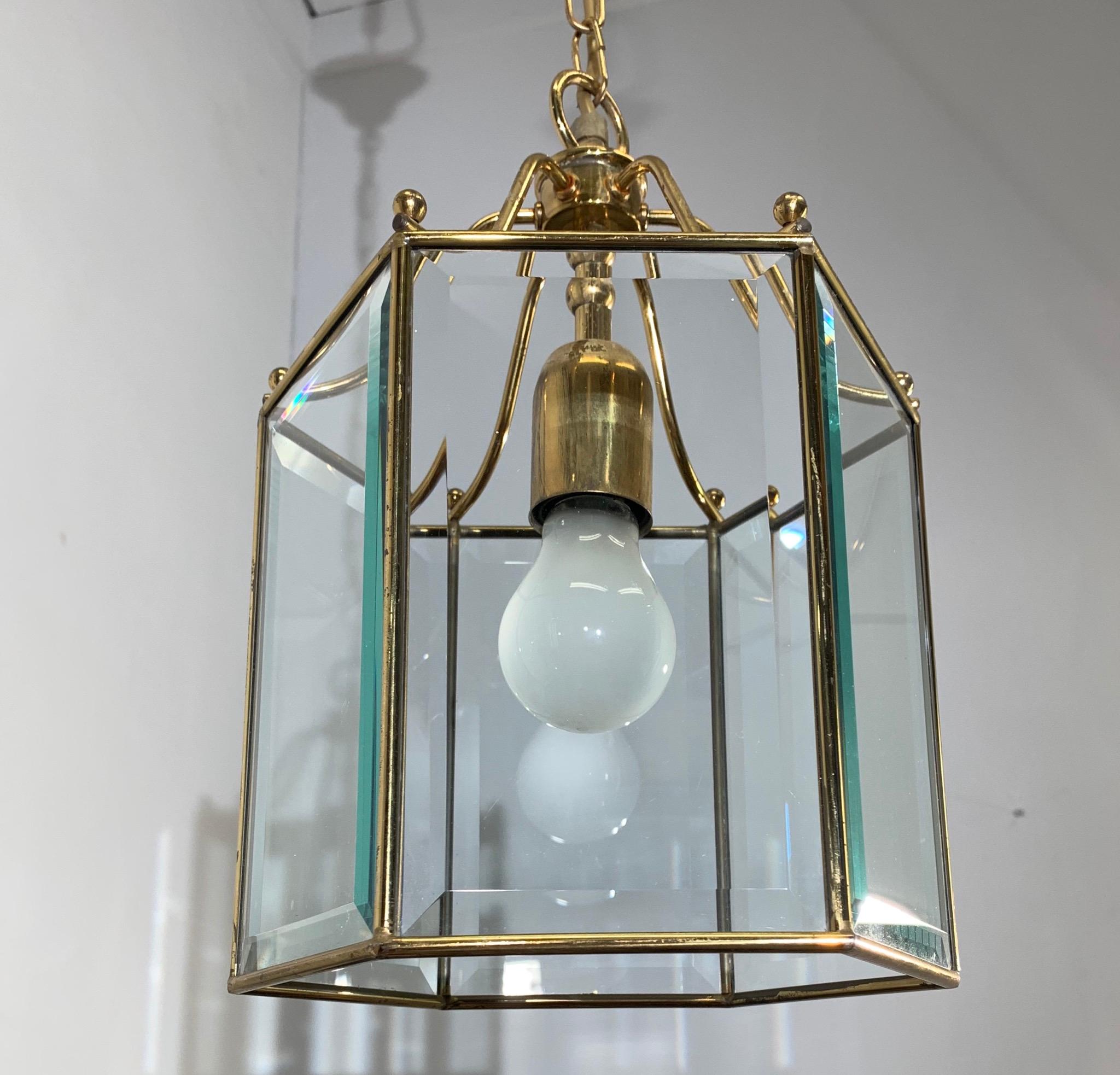 Good size, great shape and finest quality 1980s, Georgian style pendant light.

We all know that lighting is very important as the finishing touch to your home or work space. Both the design and the light that a fixture radiates are important