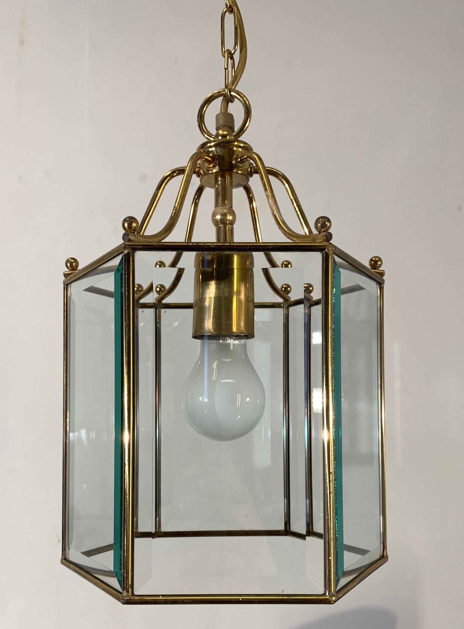 Stylish Late 20th Century Brass & Beveled Glass Hexagonal Pendant Light Fixture In Good Condition For Sale In Lisse, NL