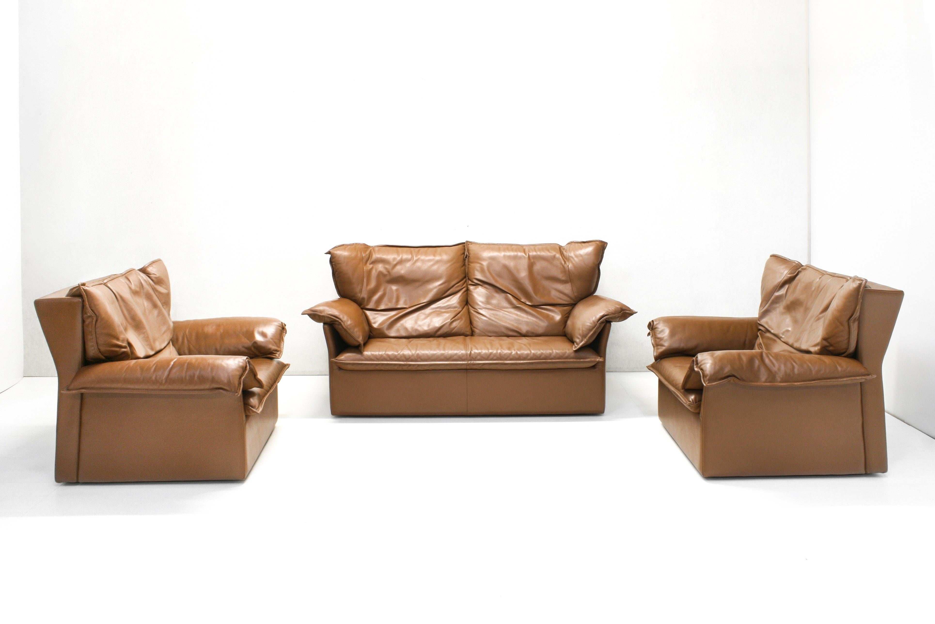 Dieses sehr bequeme, mit Daunen gefüllte Zweisitzer-Sofa der renommierten belgischen Firma Durlet wurde in den 1970er Jahren entworfen und ist noch immer in einem hervorragenden Zustand.
