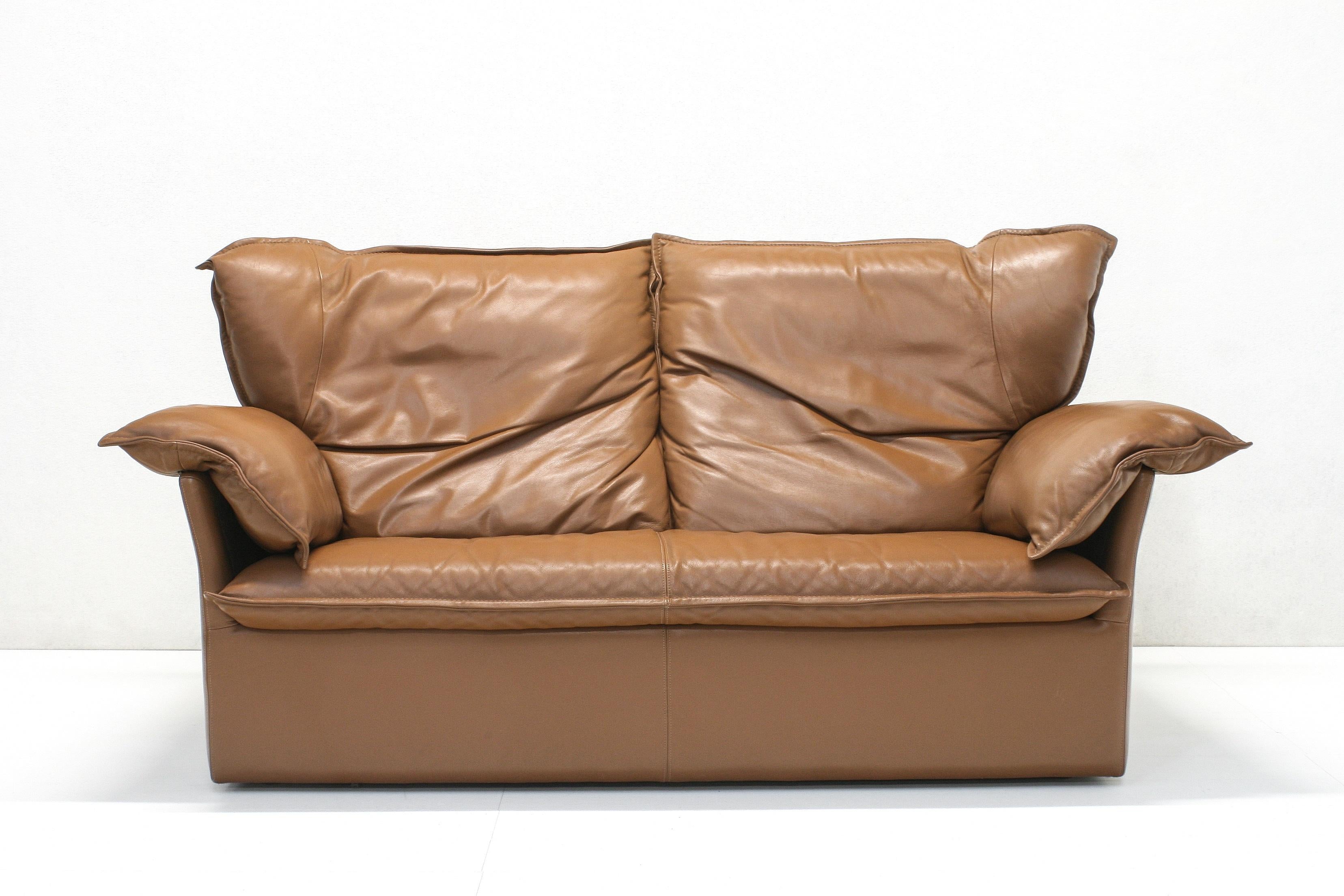 Stilvolles zweisitziges Leder-Sofa mit gefüllter Ohrensessel und Daunenlehne von Durlet, 1970er Jahre im Zustand „Gut“ im Angebot in Izegem, VWV